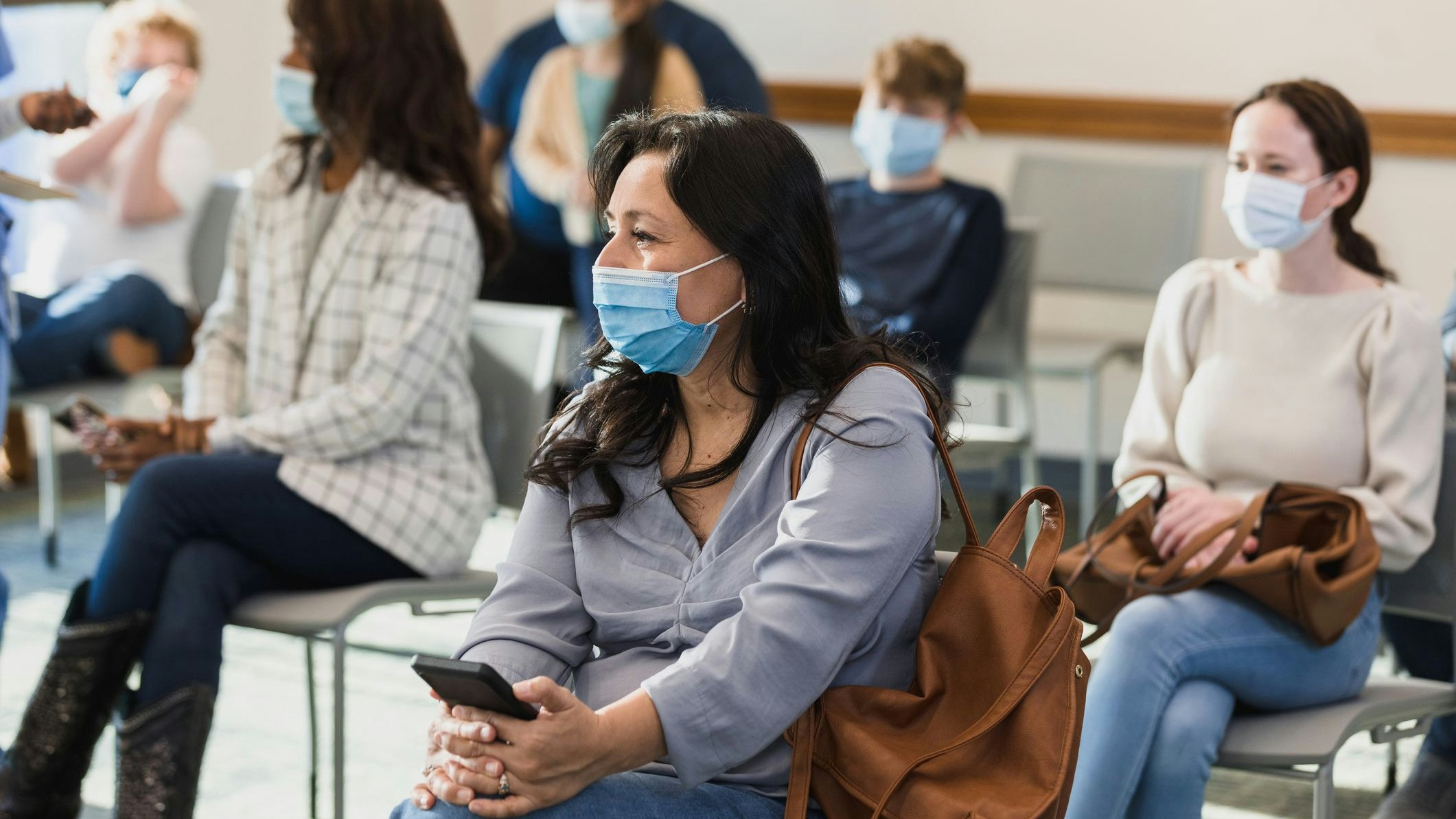 Erkrankte Arbeitnehmer brauchen eine Krankmeldung vom Hausarzt. Diese persönlich in den Praxen zu bekommen, kann dauern.