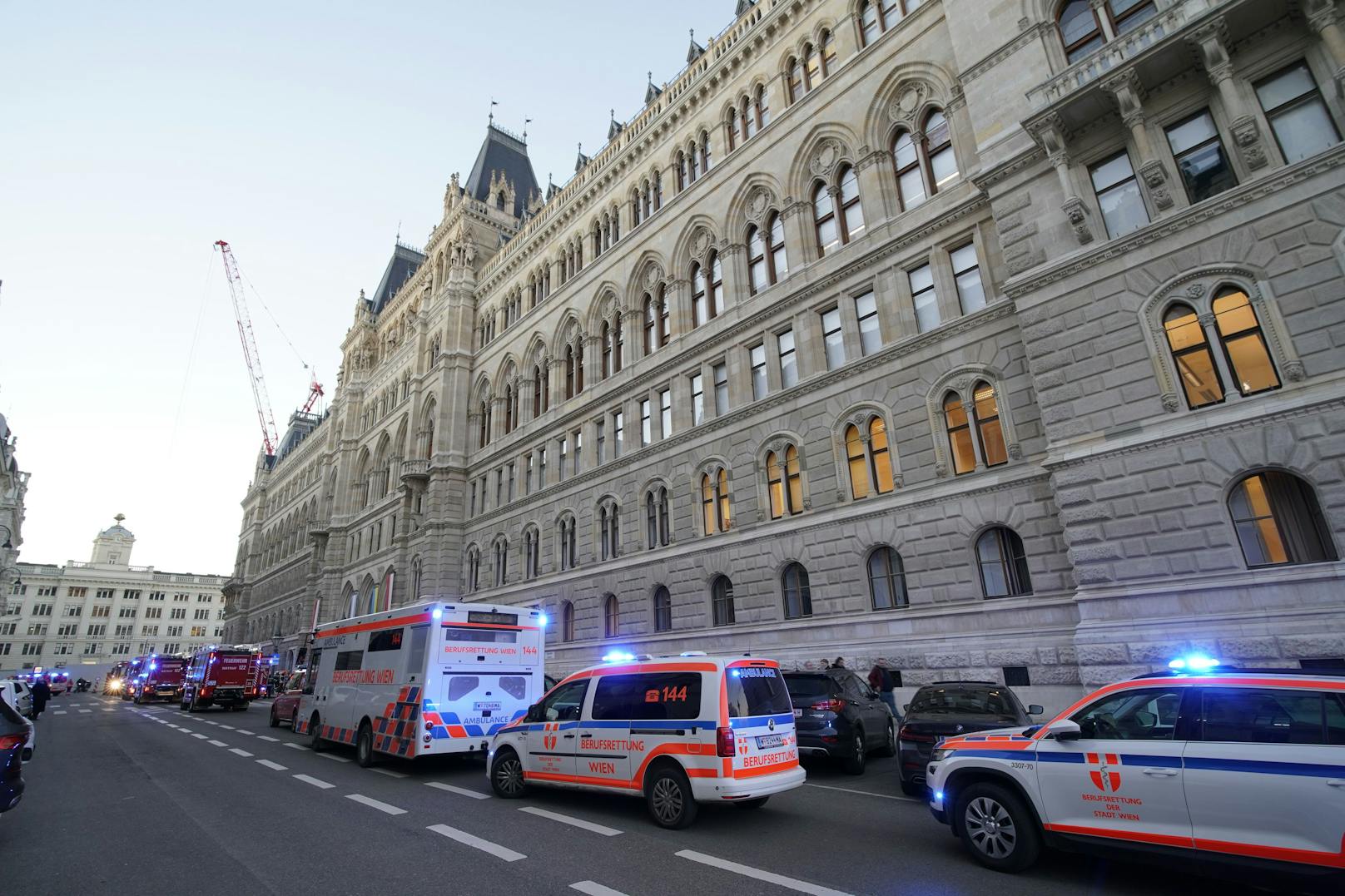 Die Berufsrettung war mit mehreren Teams vor Ort.