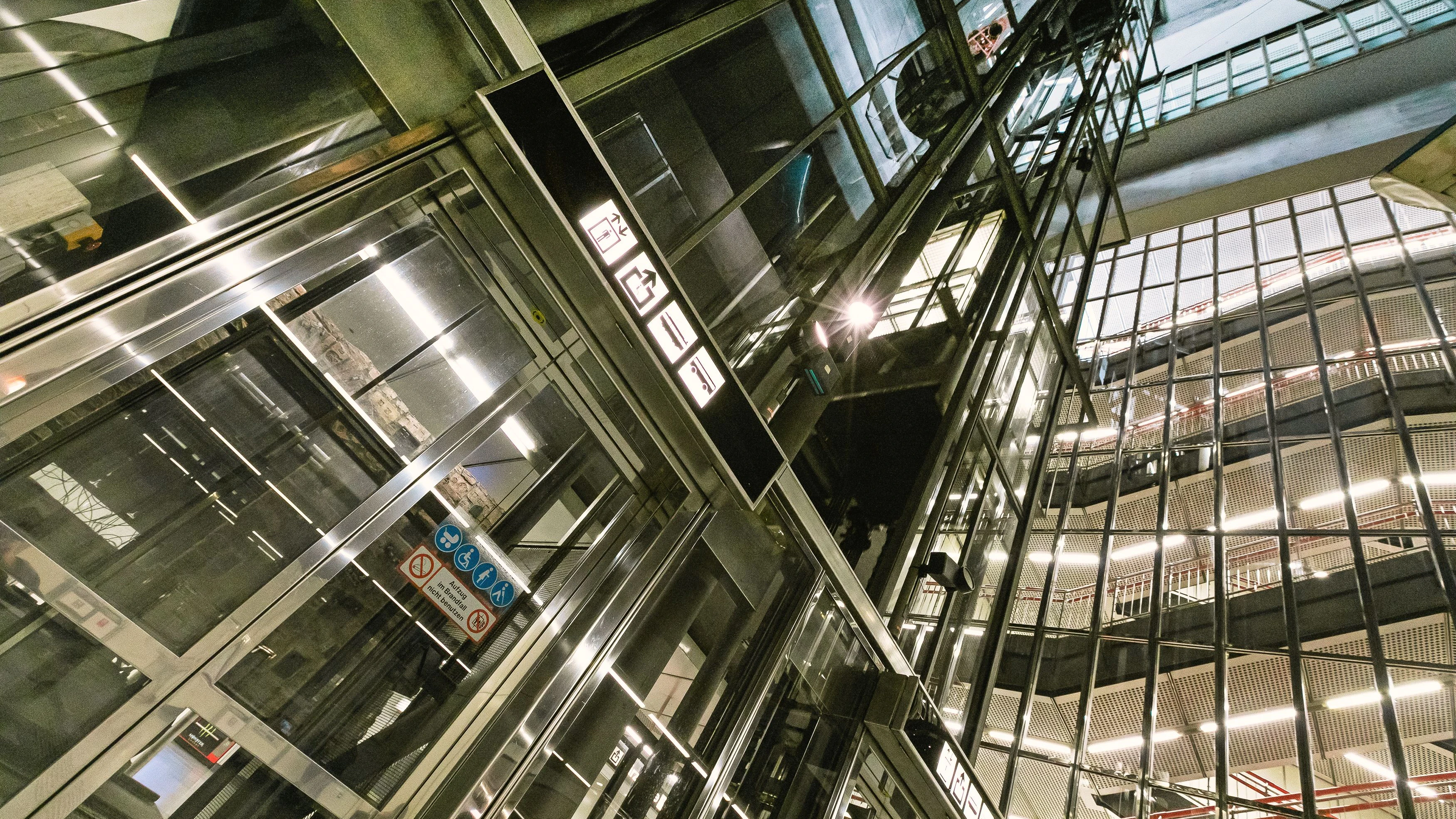 Aufzug in der U3 Station Schweglerstraße
