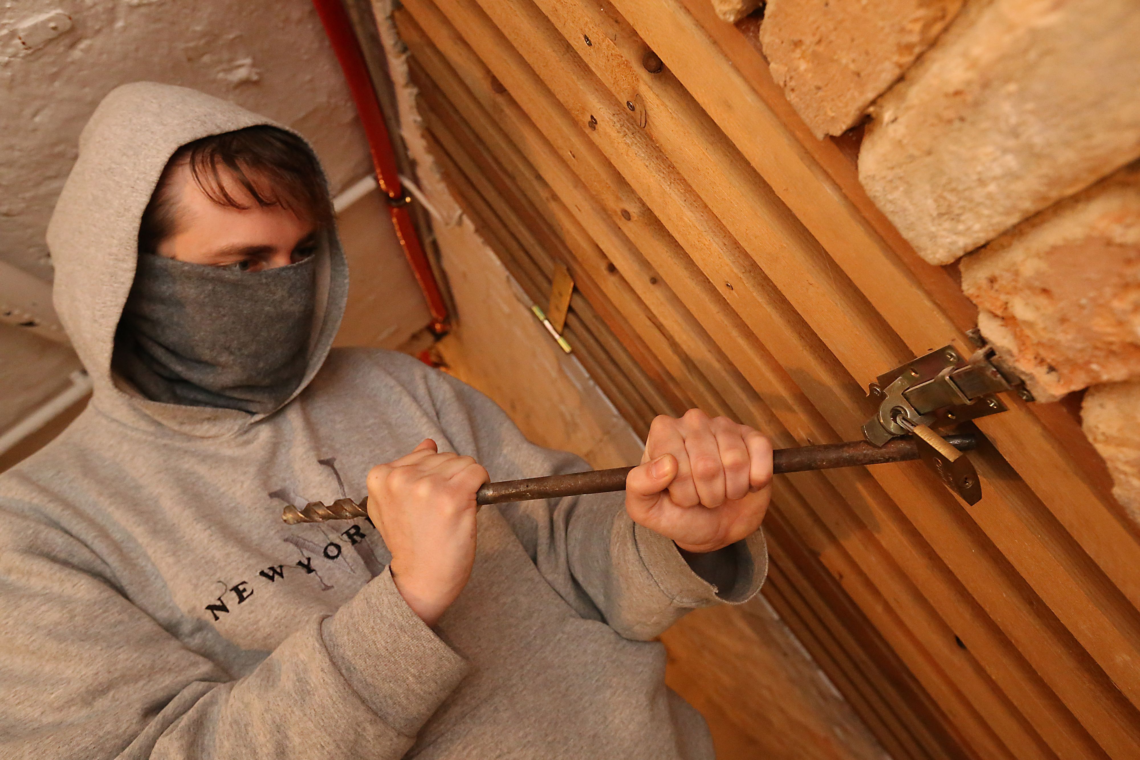 Die Einbrecher hatten es auf Kellerabteile und E-Bikes abgesehen.