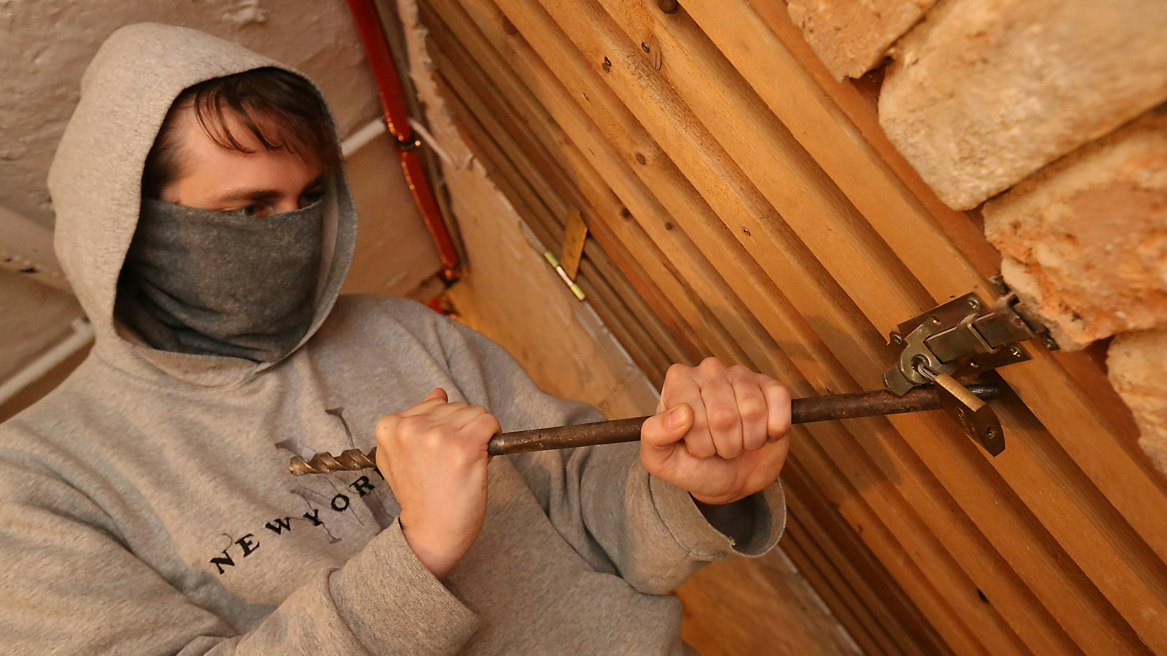 Die Einbrecher hatten es auf Kellerabteile und E-Bikes abgesehen.