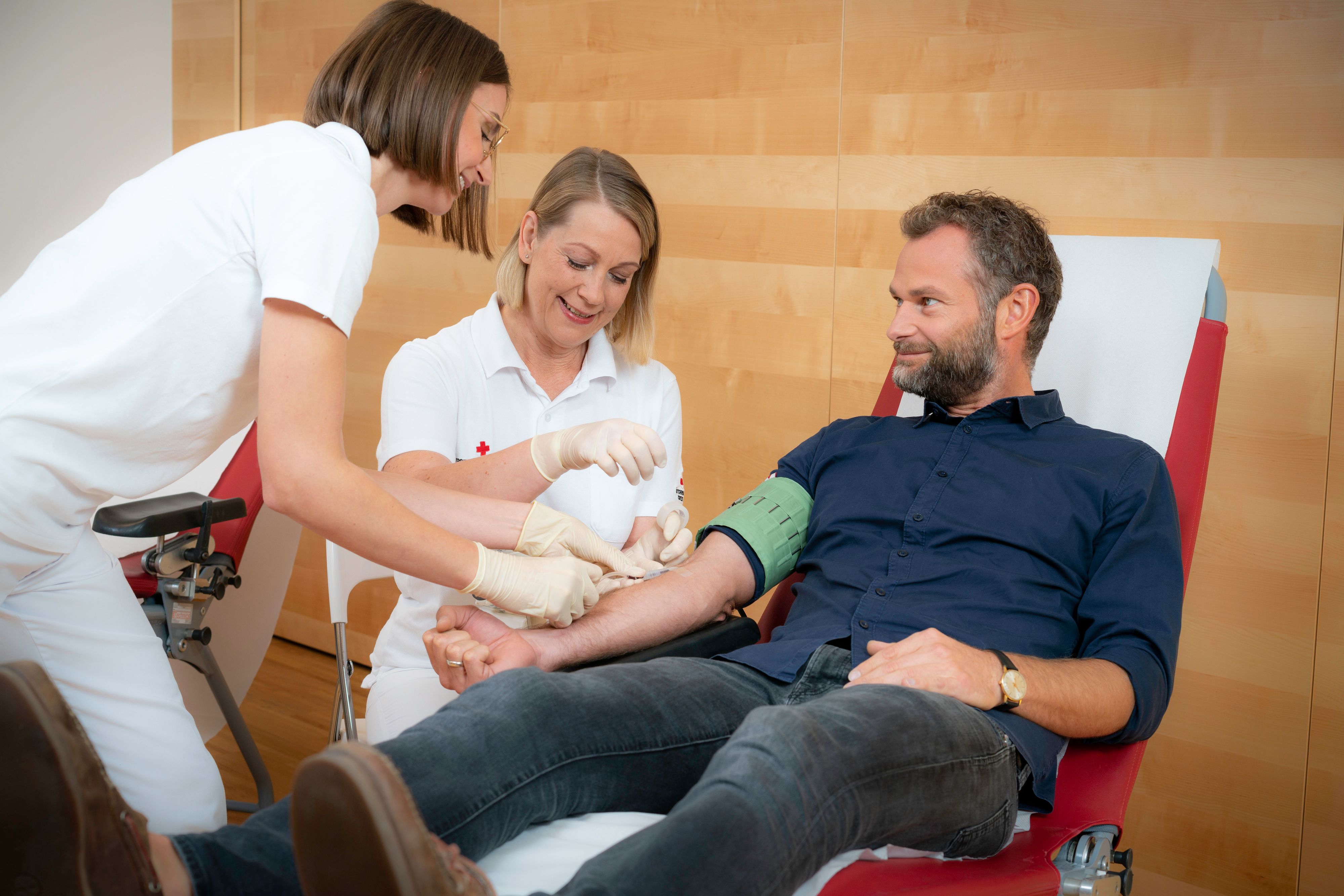 Rotes Kreuz Schlägt Alarm: Blutspenden Werden Knapp | Heute.at