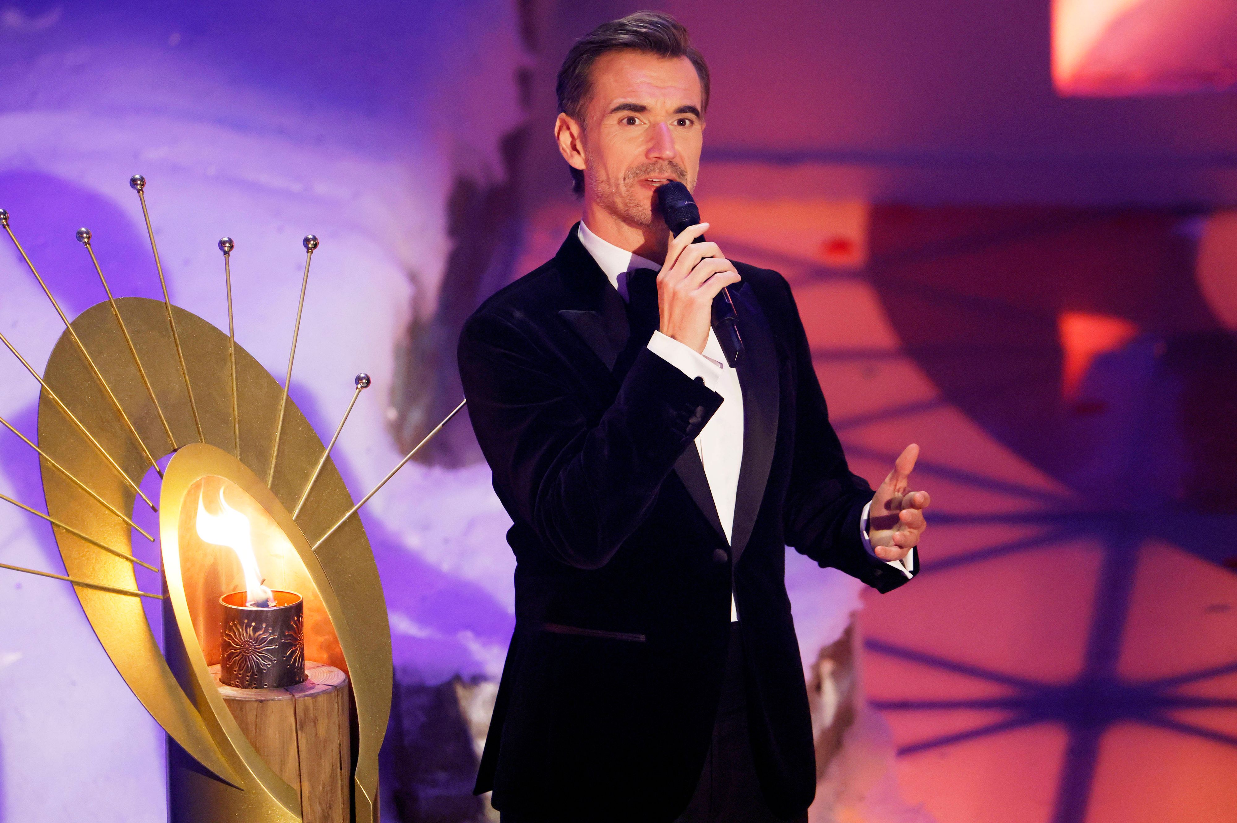 Florian Silbereisen glaubt seinen Augen kaum, als sich bei seinem Videodreh Panne an Panne reiht.