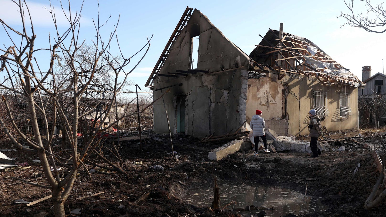 Zerstörung im ukrainischen Tajirowe bei Odessa nach einem russischen Drohnenangriff am 17. Dezember 2023.