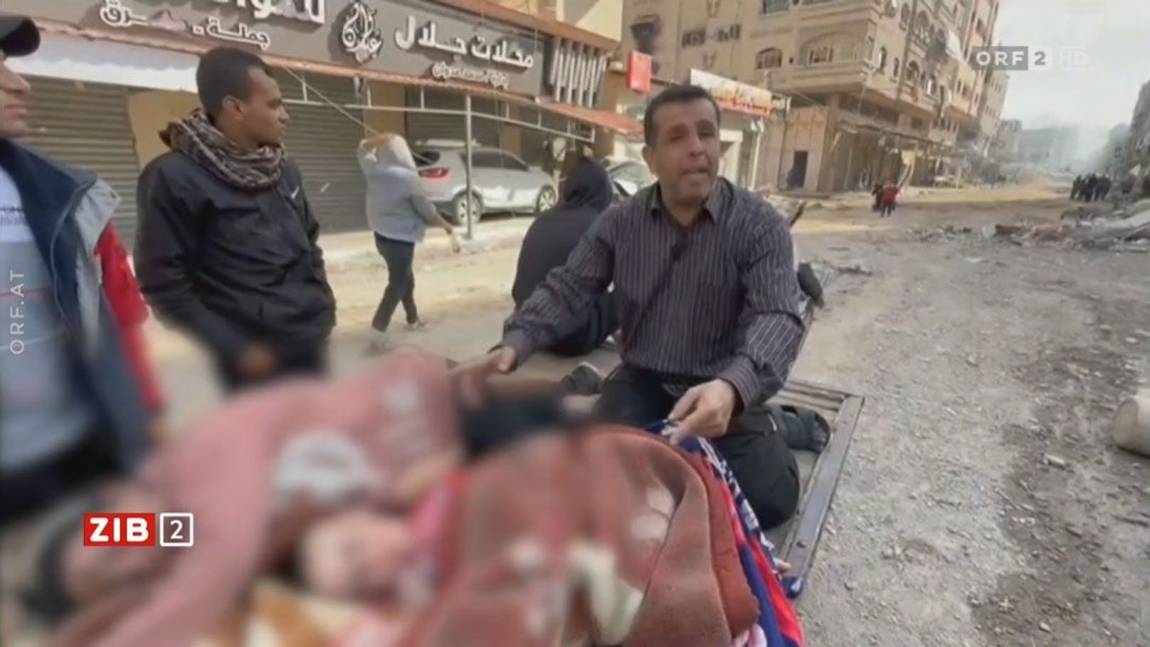 Eine "lebendige Leiche" sorgt in der ORF ZIB2 für Irritationen. Ein Video aus dem Gazastreifen zeigt einen wehklagenden Mann über den Körpern einer Frau und eines Mädchens.