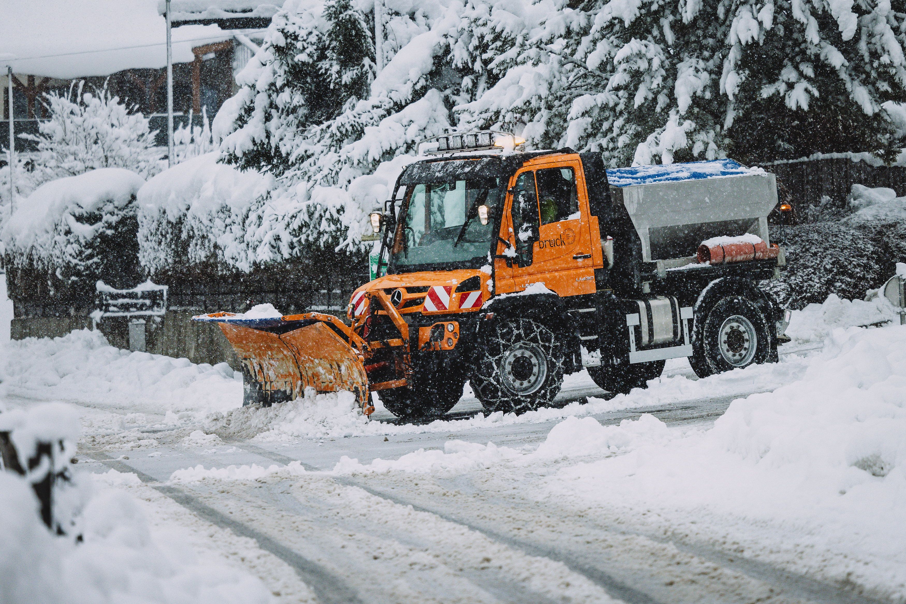 Eine Kaltfront bringt in den kommenden Tagen Schnee ins Land. (Symbolbild)