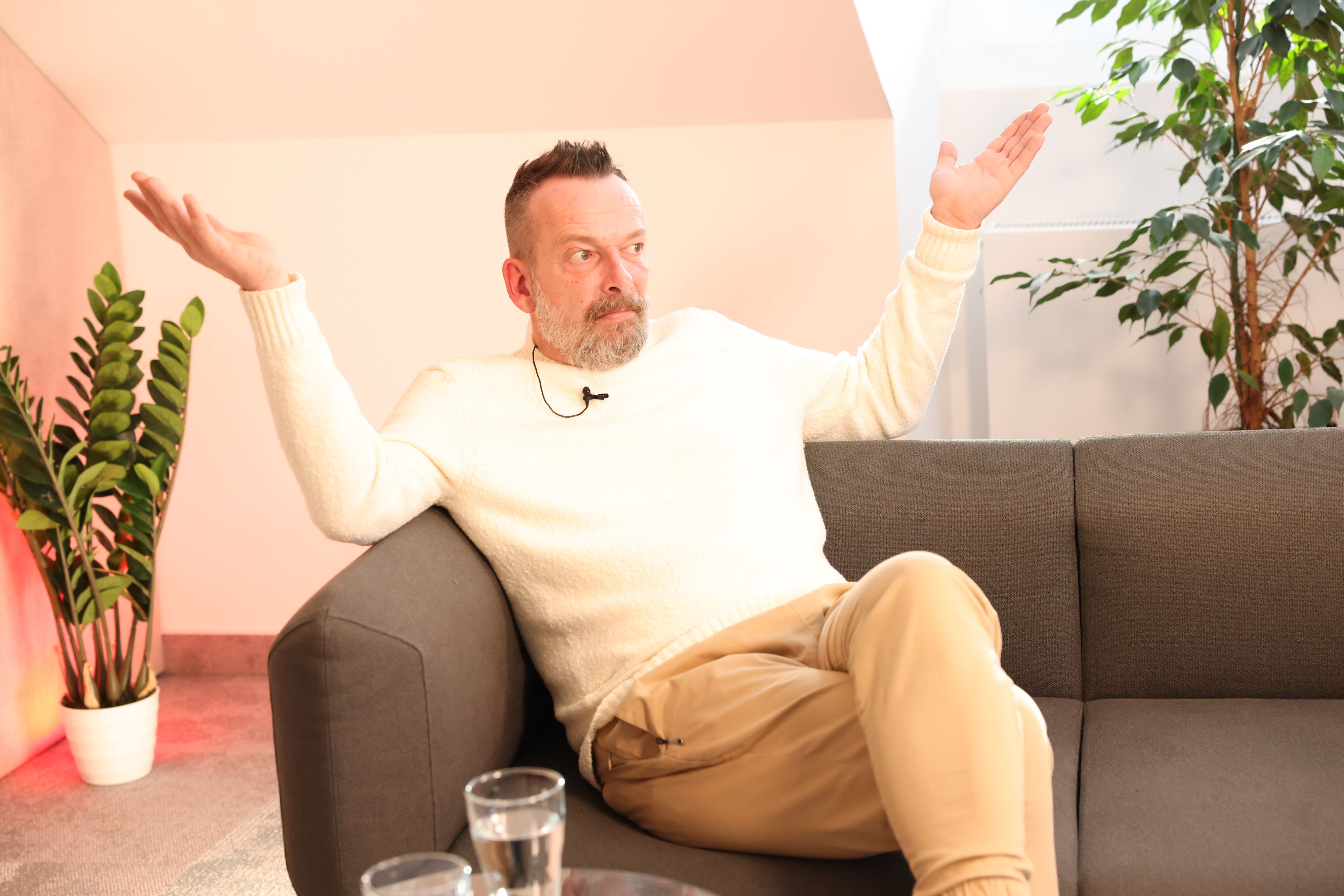 Robert Kratky prangert die globalen Misstände an.