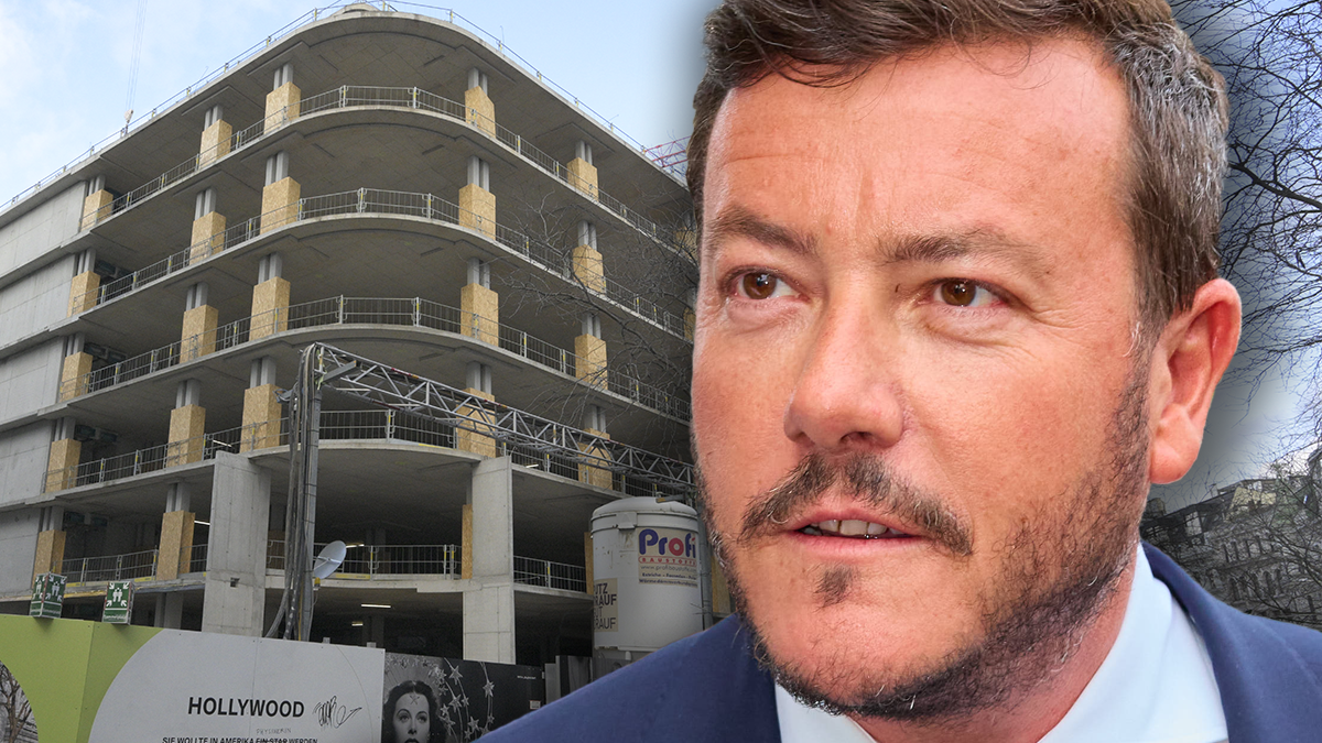 Milliarden-Pleitier René Benko vor der Baustelle des Luxus-Kaufhauses Lamarr auf der Mariahilferstraße 10-18 in Wien. Wie und ob es dort weitergeht, ist ungewiss.&nbsp;