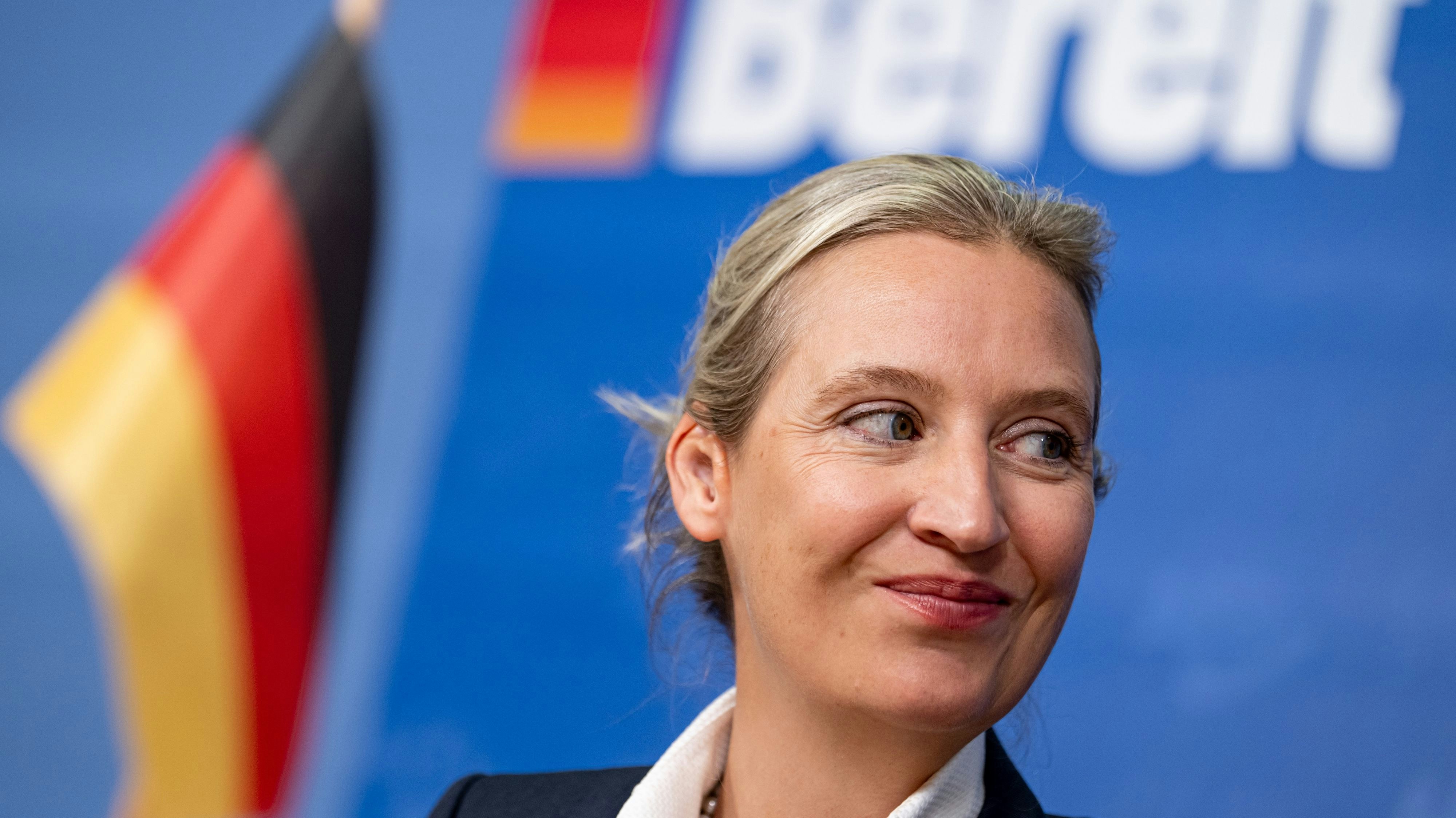 AfD-Vorsitzende Alice Weidel hat Grund zur Freude. Der Höhenflug ihrer Partei geht weiter.