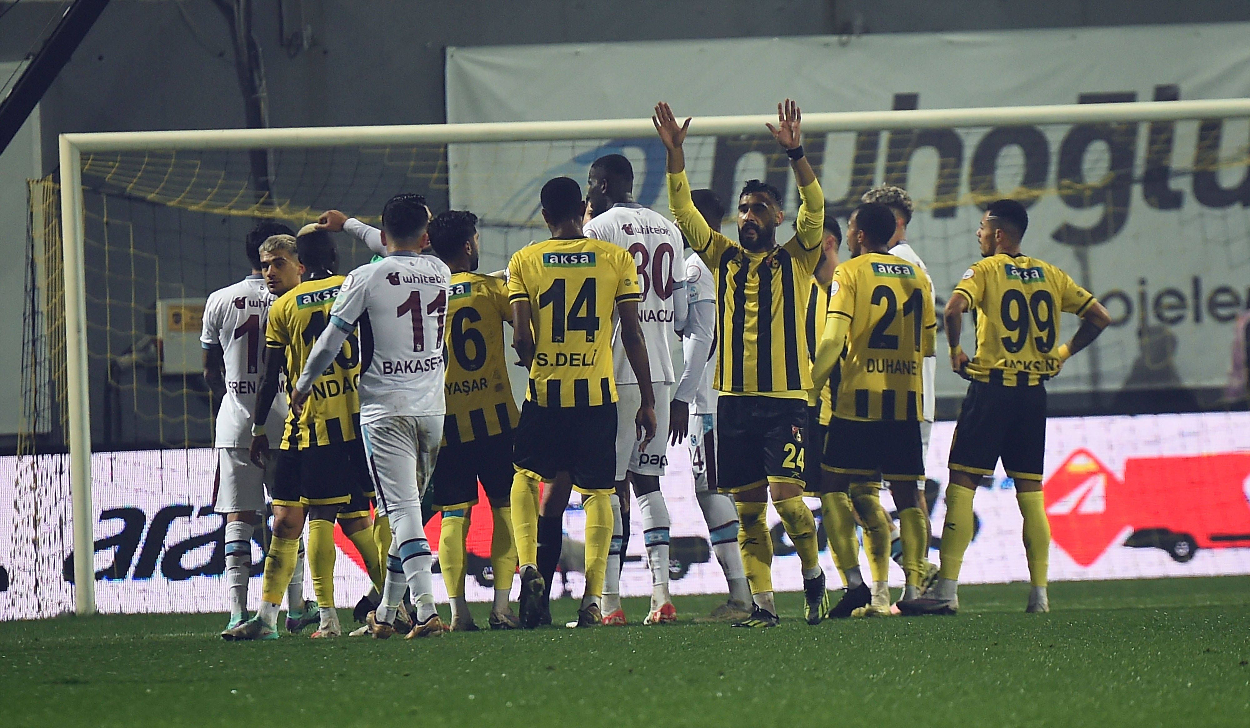 Großer Schiri-Ärger führt zum Spielabbruch bei Istanbulspor.