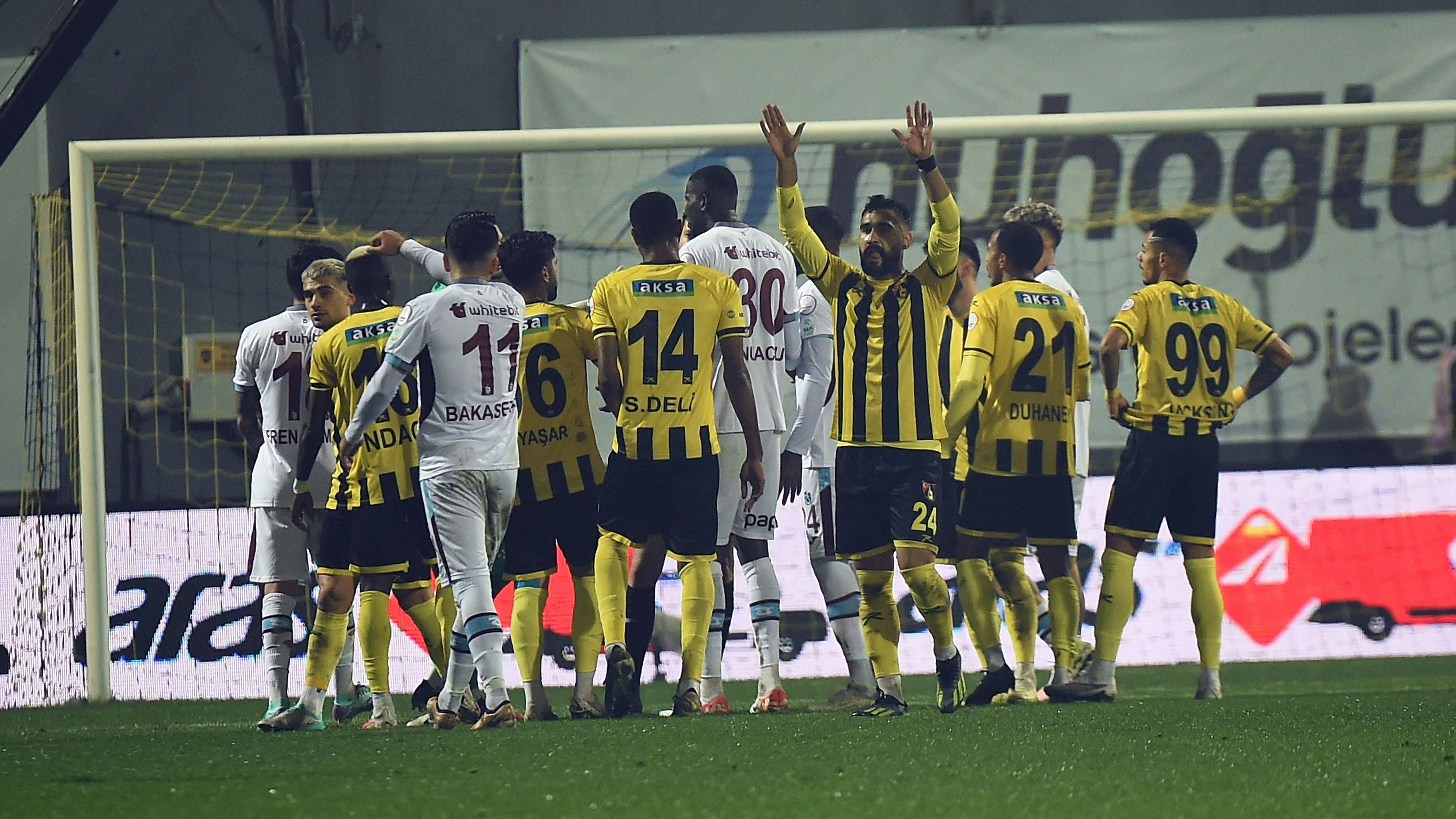 Großer Schiri-Ärger führt zum Spielabbruch bei Istanbulspor.