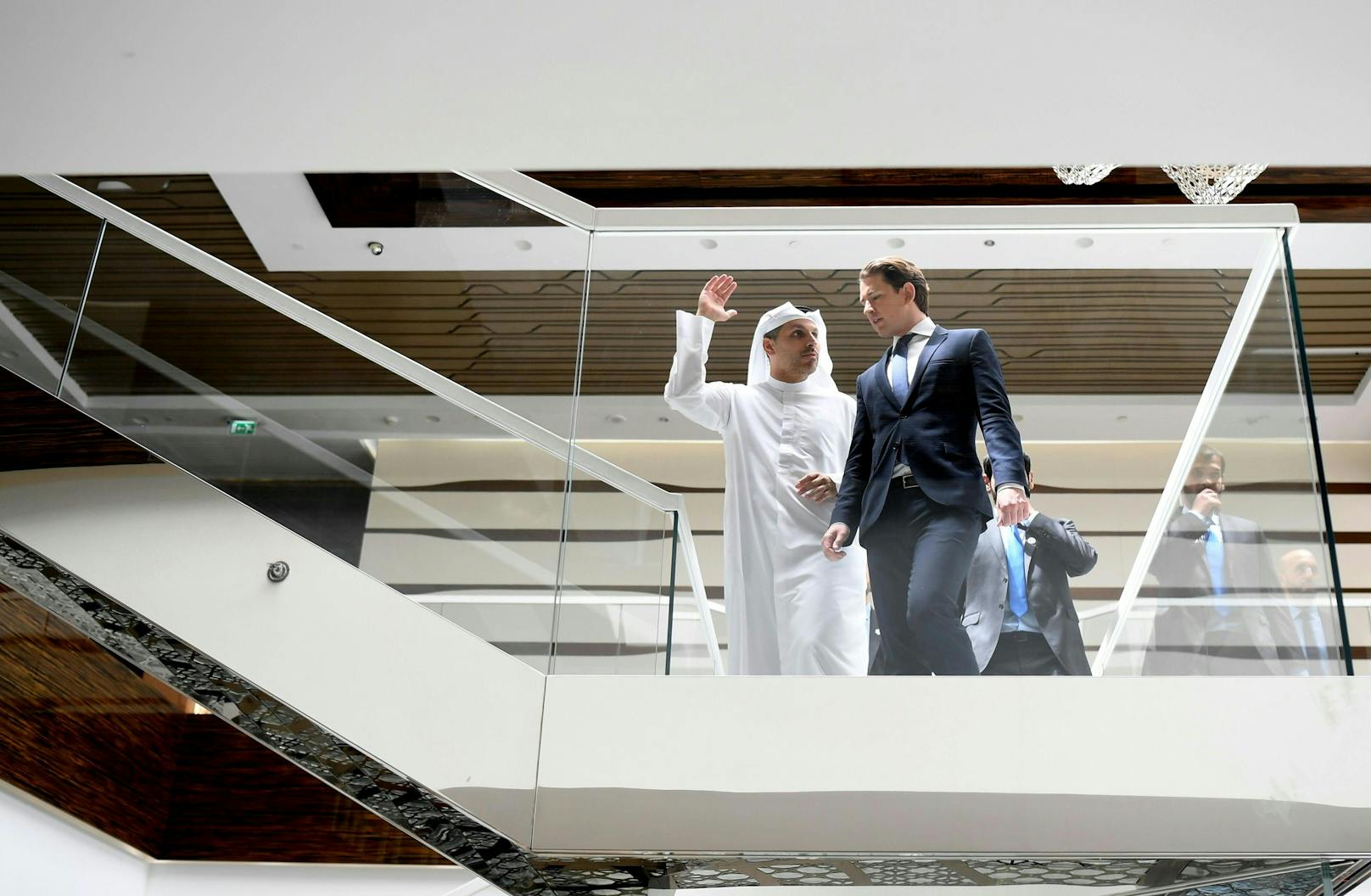 Im März 2019 waren Kanzler Kurz und Immojongleur Benko zusammen mit anderen Wirtschaftsbossen auf Staatsbesuch in Abu Dhabi.