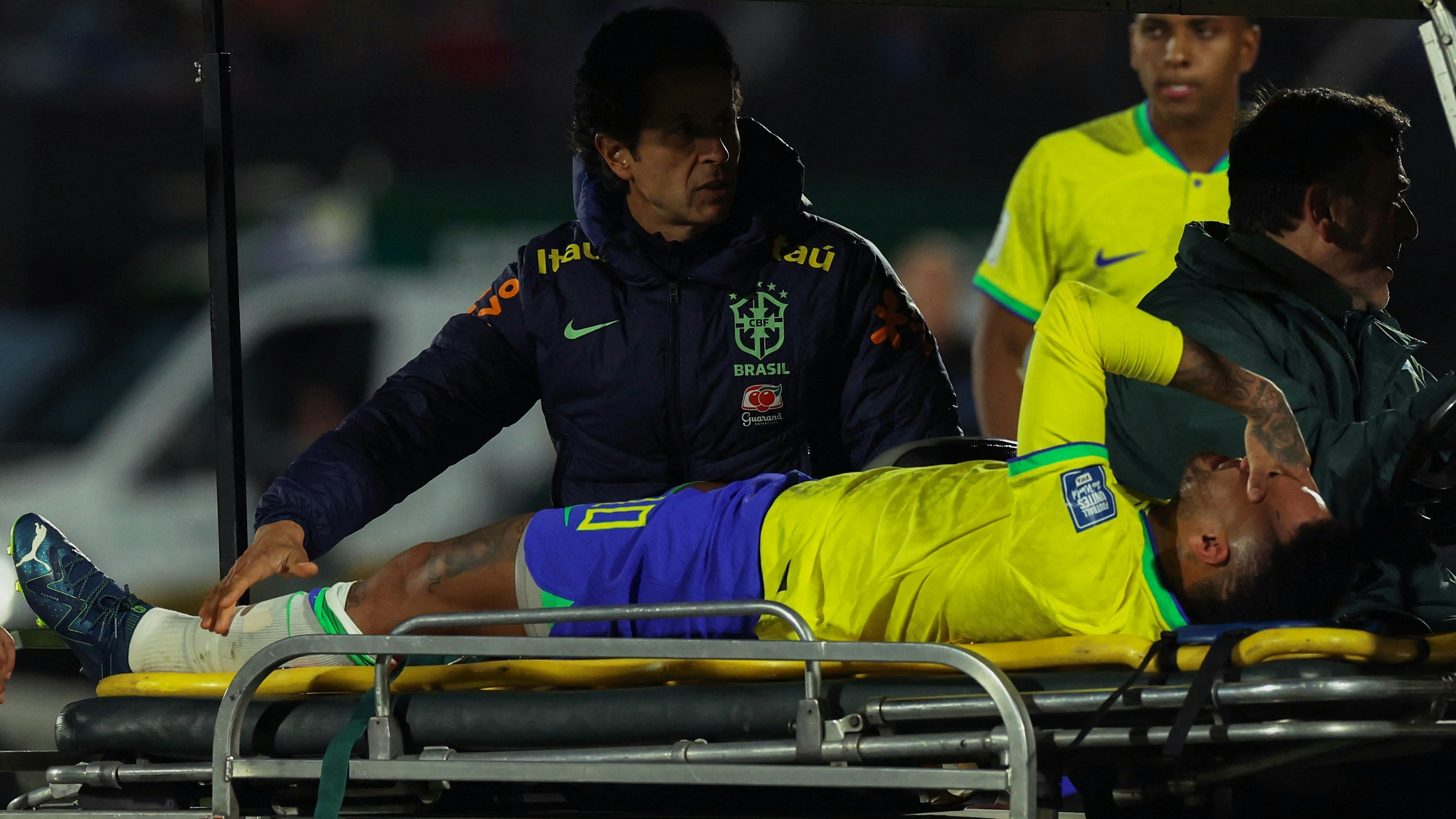 Neymar verletzte sich im Oktober beim Länderspiel gegen Uruguay.