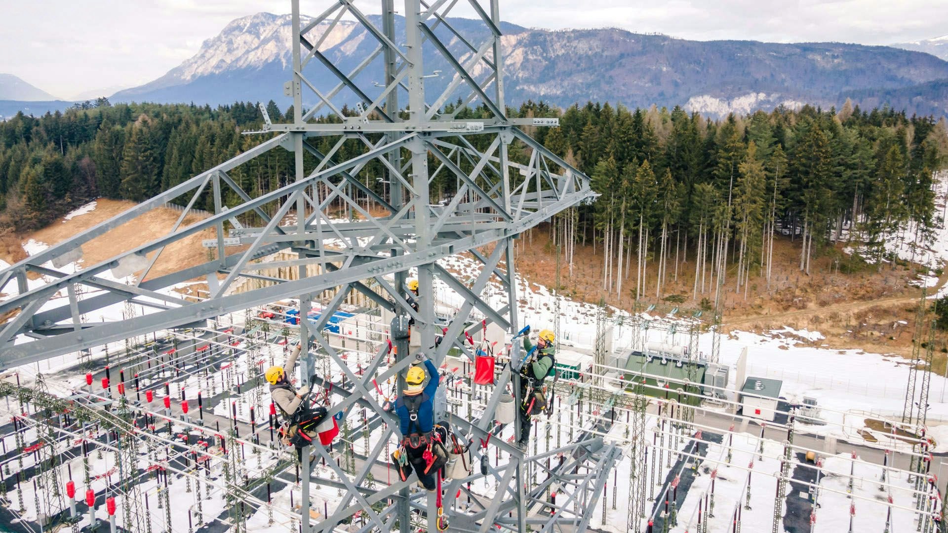 Blick auf das Umspannwerk Villach des Austrian Power Grid (APG).