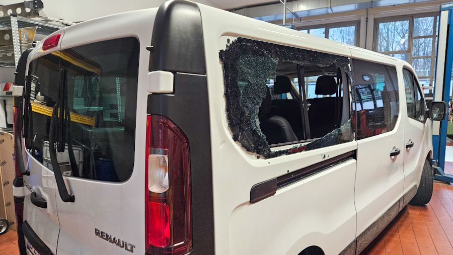 Polizei feuerte auf diesen Kleinbus von Schlepper. 