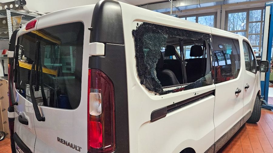 Polizei feuerte auf diesen Kleinbus von Schlepper. 