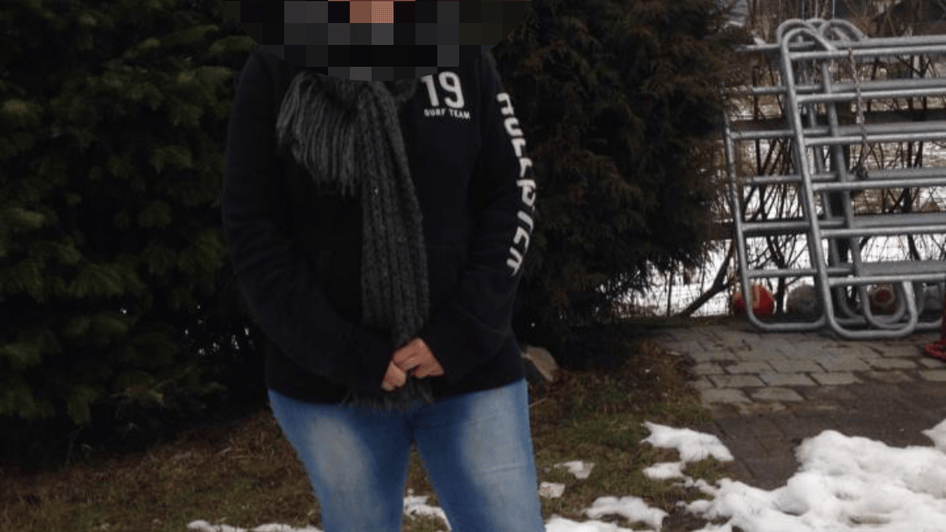 Die Angeklagte sitzt seit der Tat in Haft.