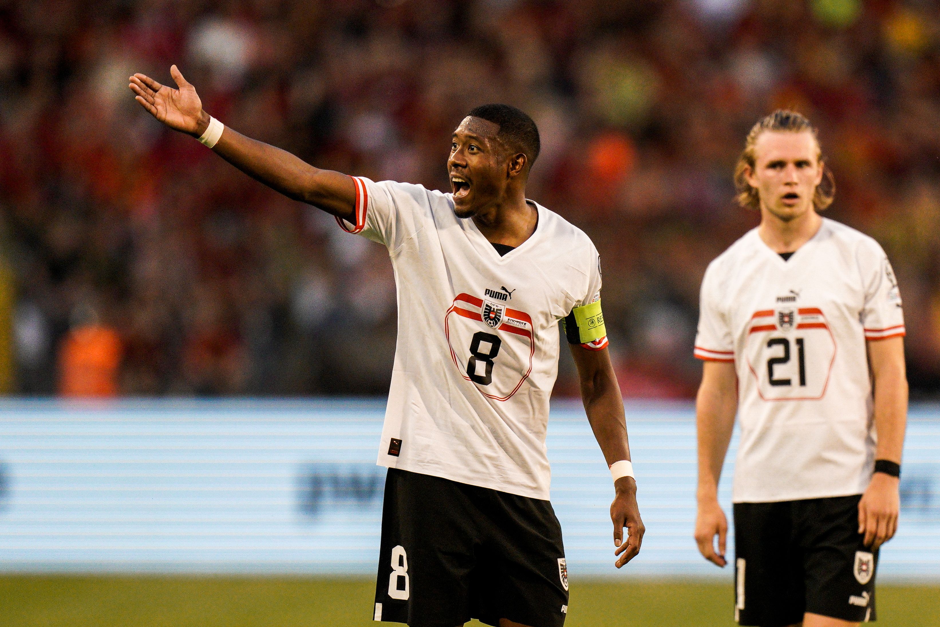 Am Platz dirigiert David Alaba seine Mitspieler.