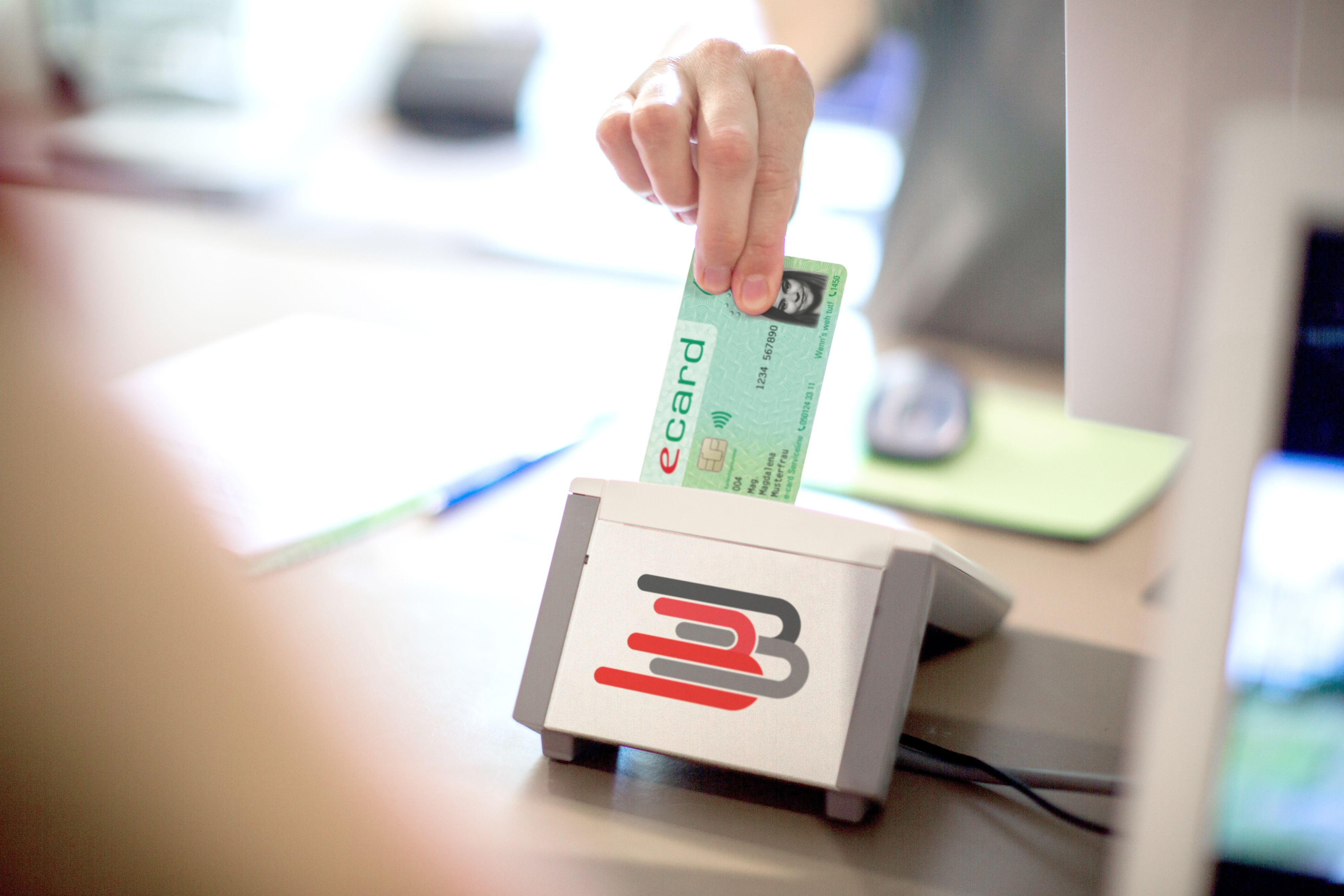 Im April sollte die Foto-Registrierung für E-Cards erleichtert werden. Jetzt kommt es zu Verzögerungen.