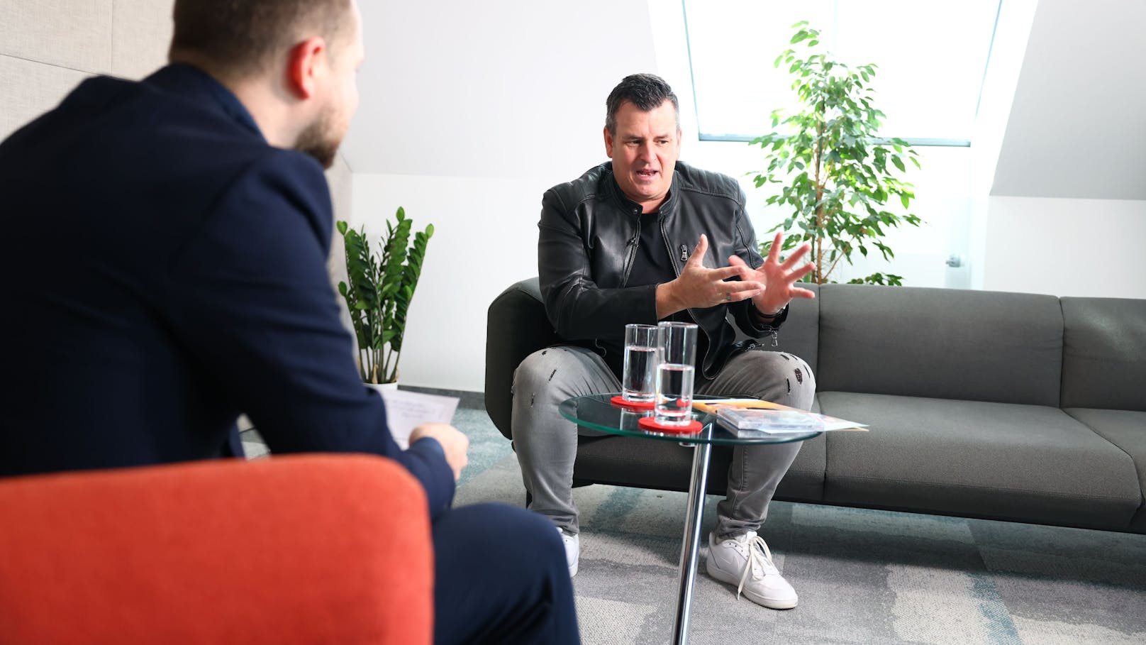 Marc Pircher beim Interview mit <em>"Heute"</em>-Redakteur Christian Tomsits.