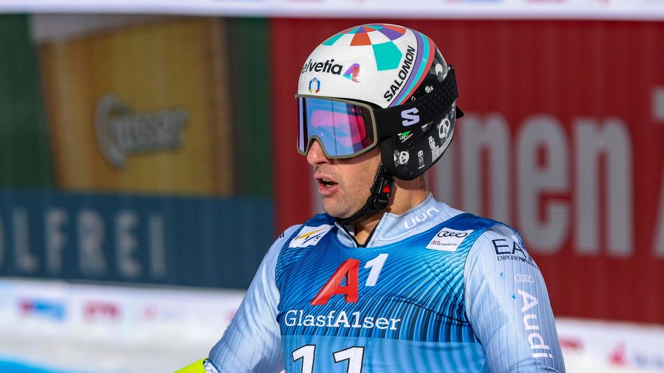 Ski-Star Luca de Aliprandini legt sich mit dem Verband an. 
