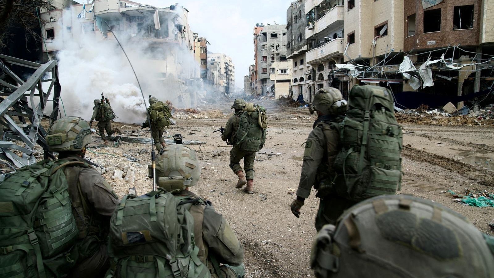 Israeli soldiers operate in the Gaza Strip amid the ongoing conflict between Israel and the Palestinian Islamist group Hamas, in this handout picture released on December 18, 2023. Israel Defense Forces/Handout via REUTERS    THIS IMAGE HAS BEEN SUPPLIED BY A THIRD PARTY