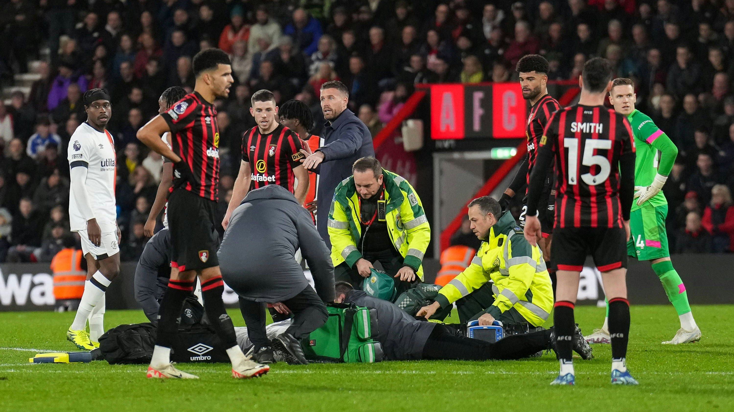 Tom Lockyer wird behandelt