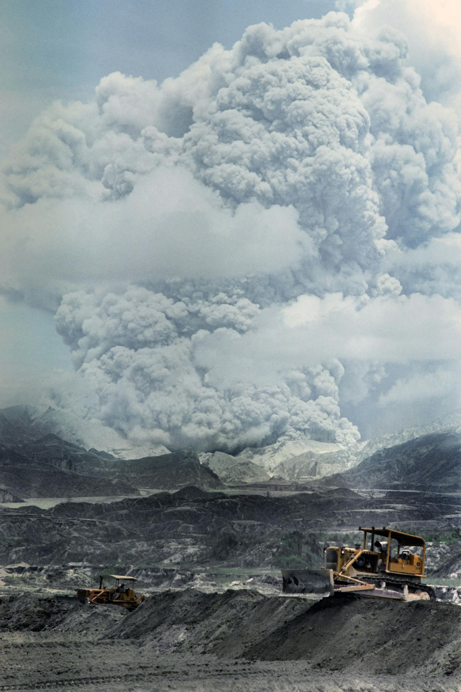 Die gewaltige Eruption brachte eine enorme Menge an Aerosolen und Staub in die Stratosphäre. Darunter 17 Millionen Tonnen Schwefeldioxid (SO2).