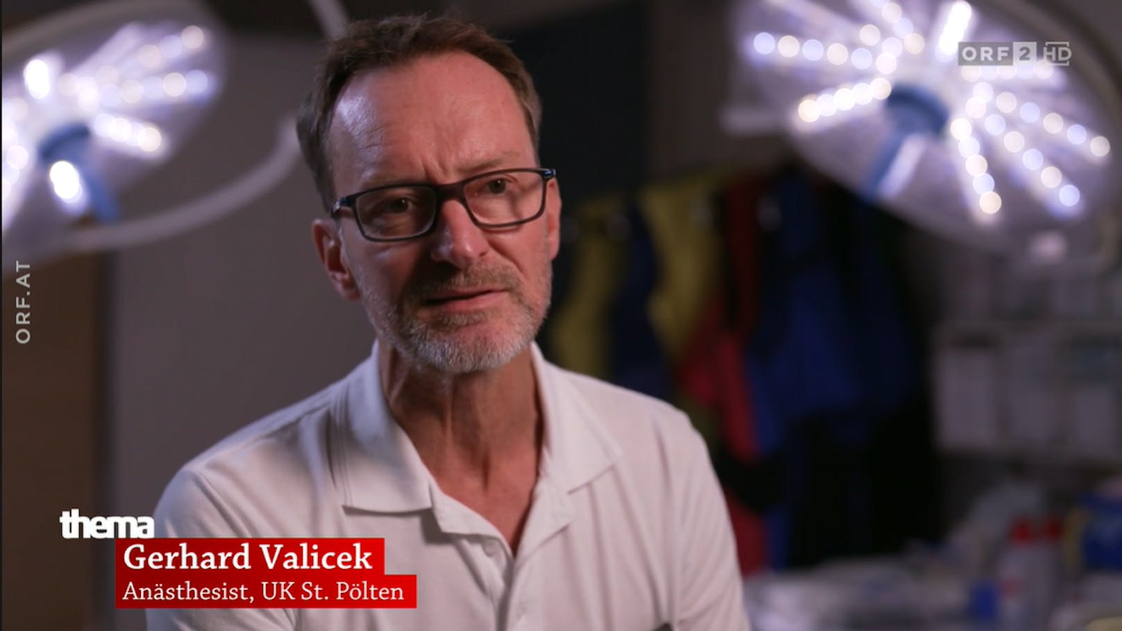 Anästhesist Gerhard Valicek erklärt in der Sendung, das Schwierigste sei gewesen, Tobias lebend auf den OP-Tisch zu bekommen.