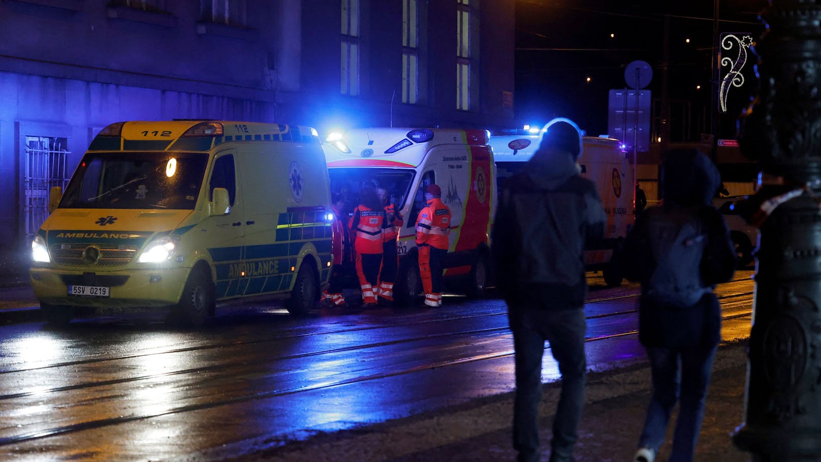 Die Polizei war mit einem Großaufgebot vor Ort, darunter waren Spezialkräfte. 