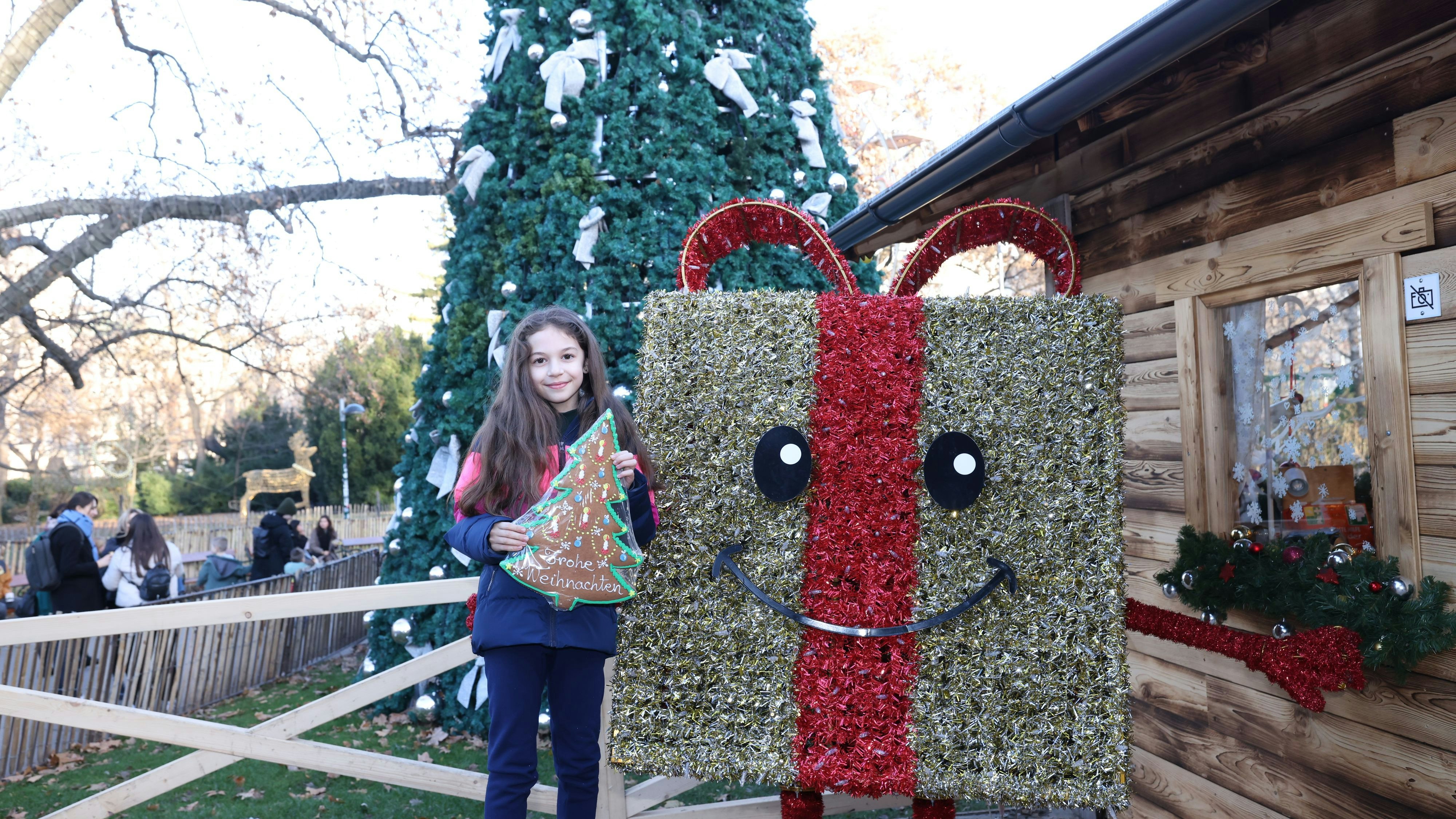 Ein Besuch am Weihnachtsmarkt verkürzt die Wartezeit aufs Christkind.
