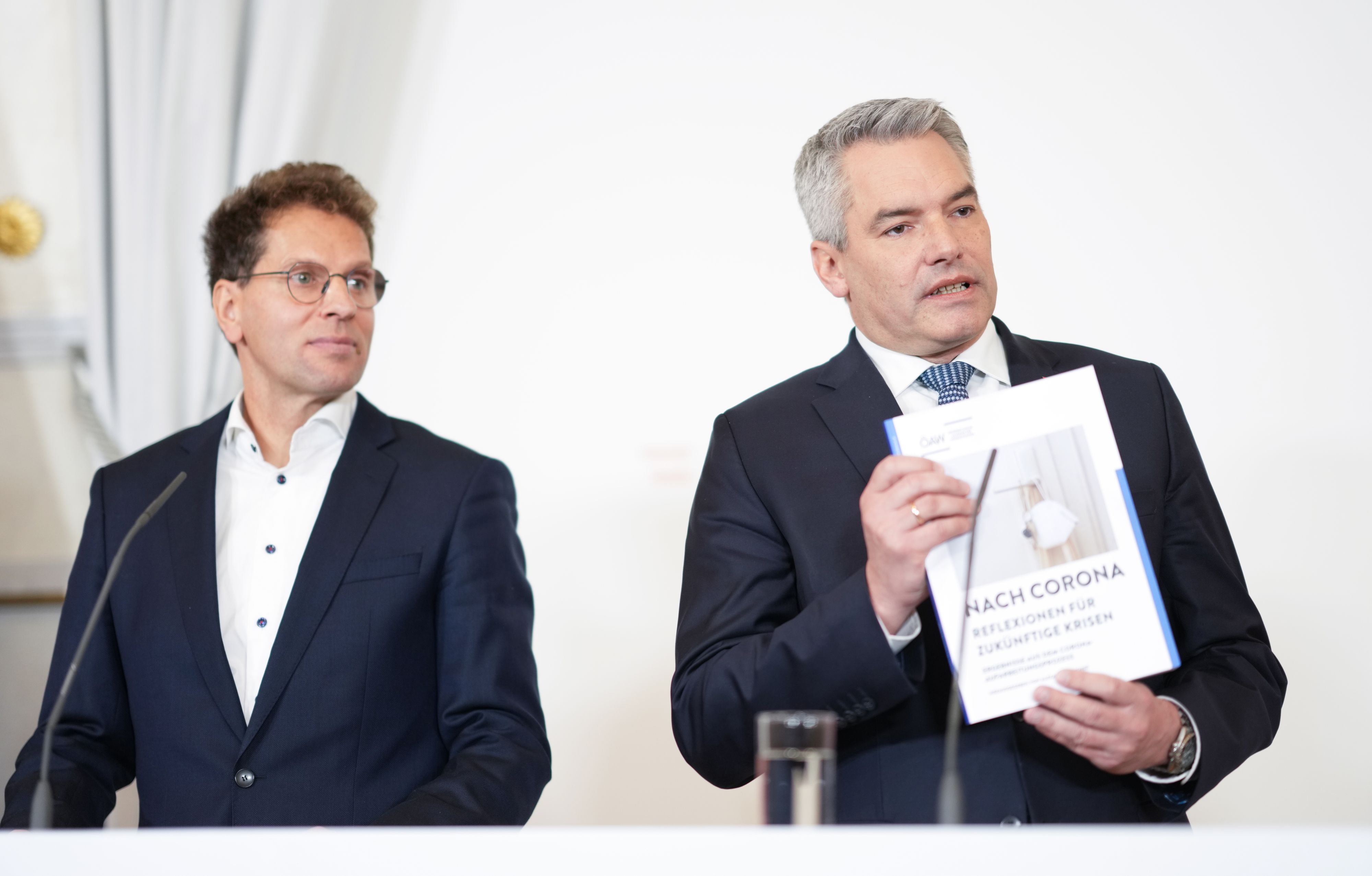 Heute.at - Wir gegen die – Nehammer legt Corona-Beichte ab