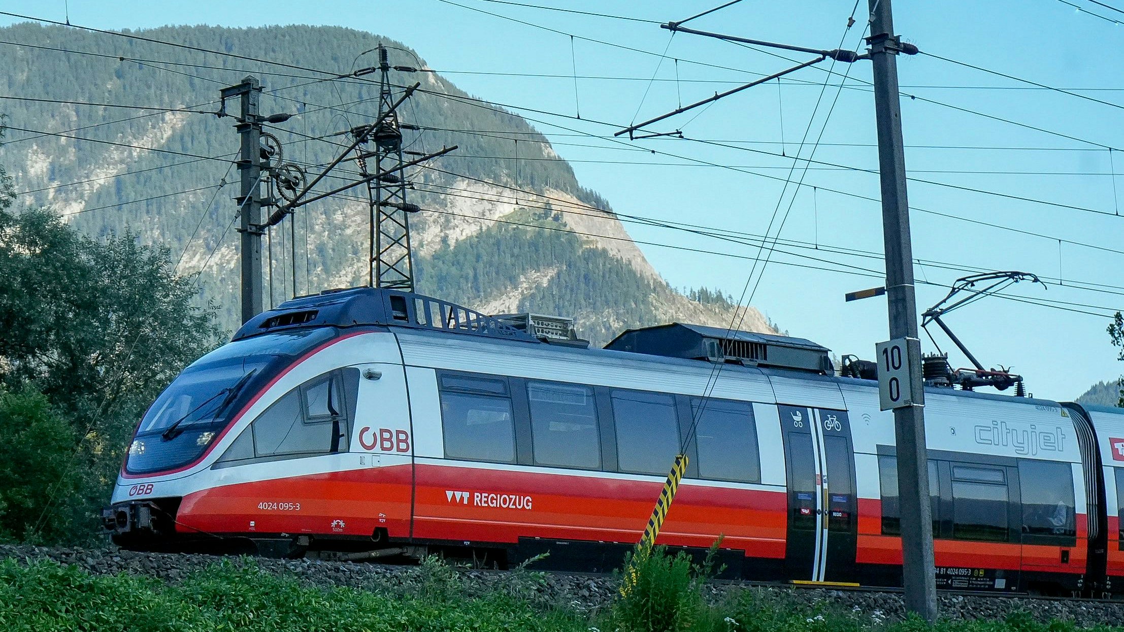Seit Wochen sorgen ausfallende Züge und massive Verspätungen bei den ÖBB für chaotische Zustände im Reiseverkehr. (Symbolbild)