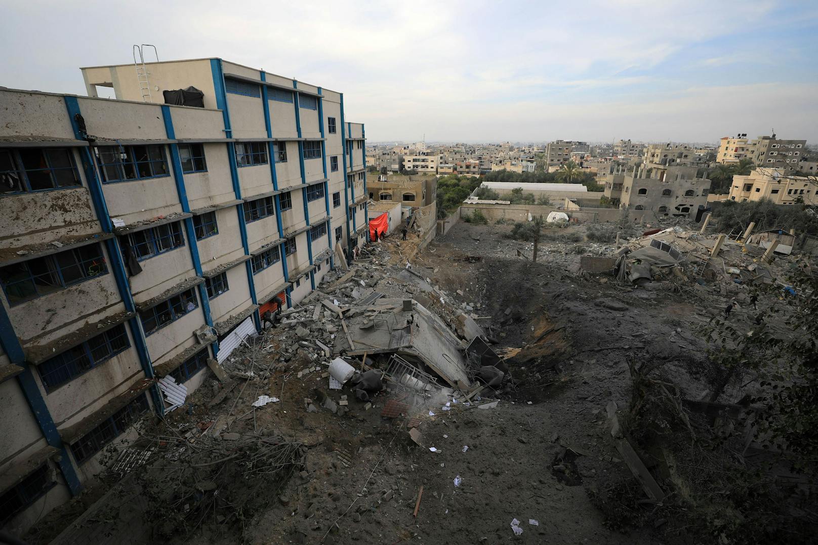 Ein am 20. Dezember 2023 aufgenommenes Foto zeigt die Trümmer nach einem israelischen Luftangriff in der Stadt Rafah im südlichen Gazastreifen.