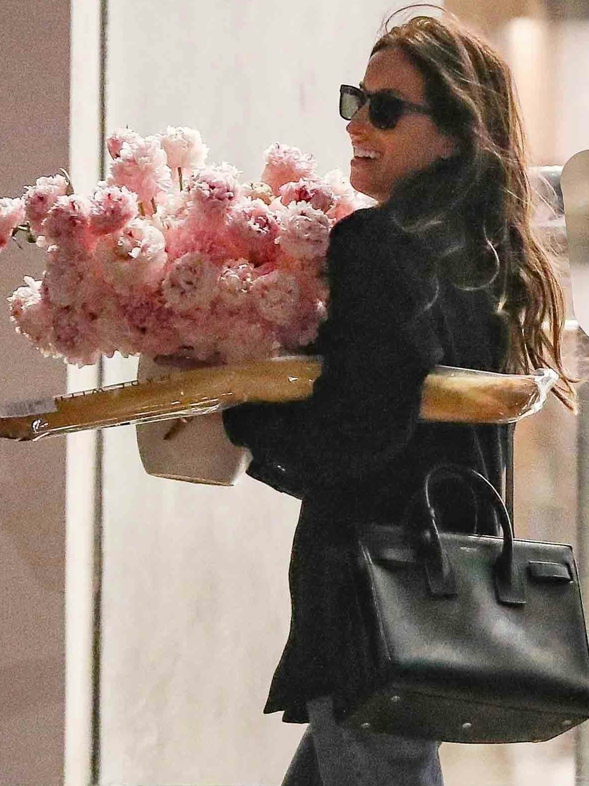 Ines De Ramon freute sich über einen Blumenstrauß zum Valentinstag. 