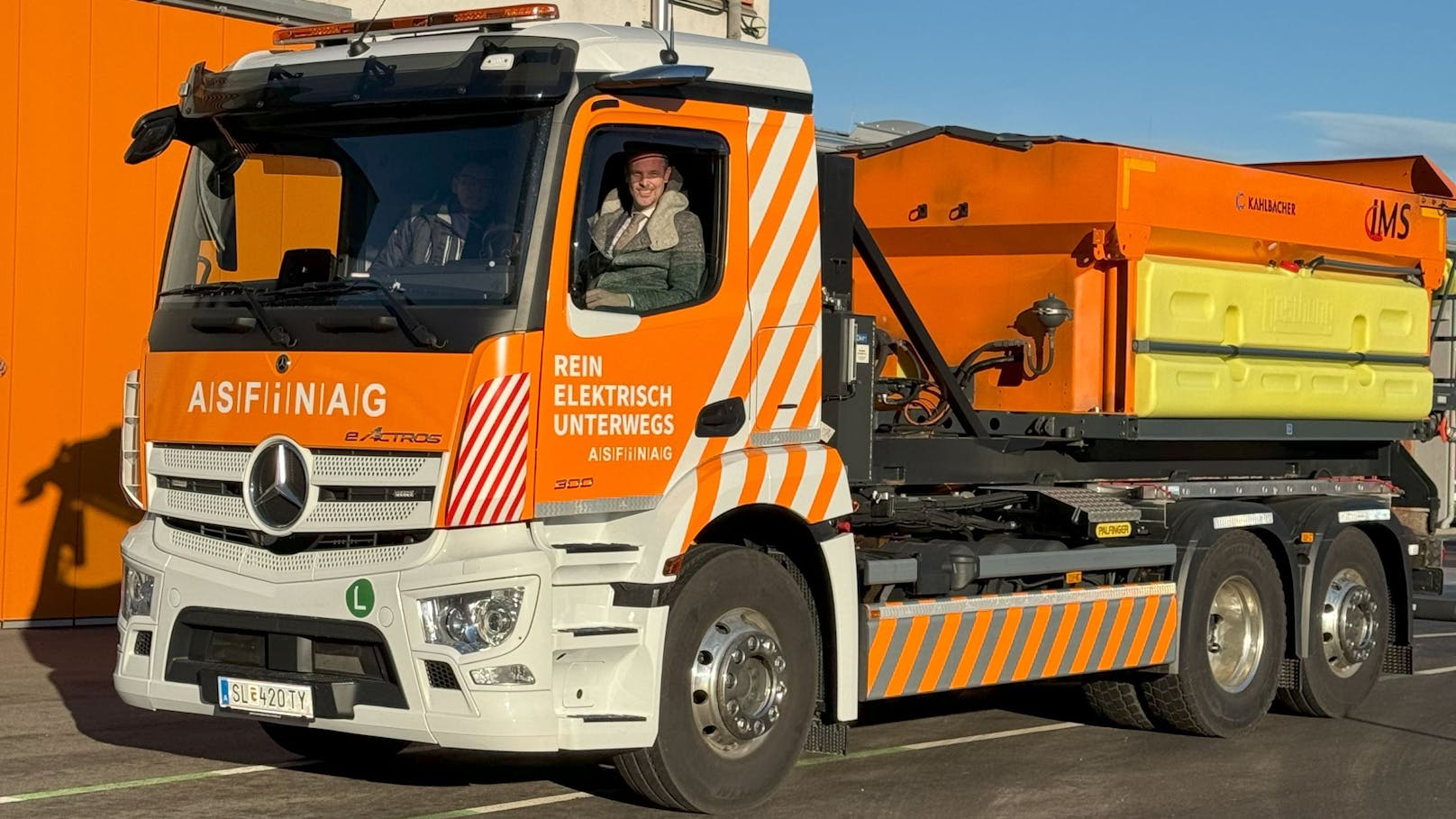 ASFINAG schickt erstmals E-Laster in den Winterdienst