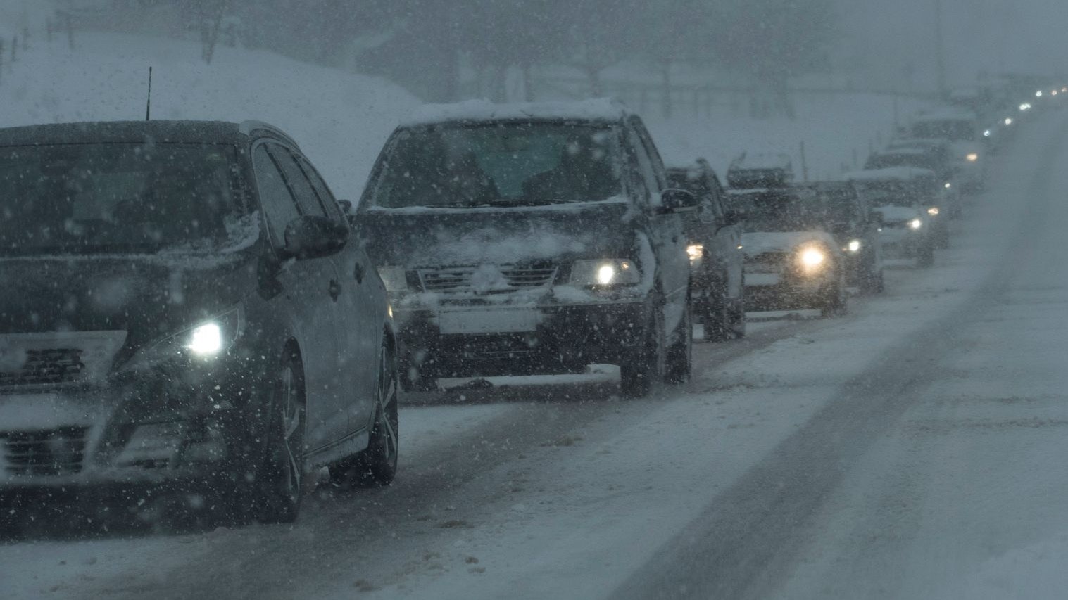 Rund um die Feiertage und mit einem massiven Wintereinbruch wird es in Österreich gewaltig stauen.