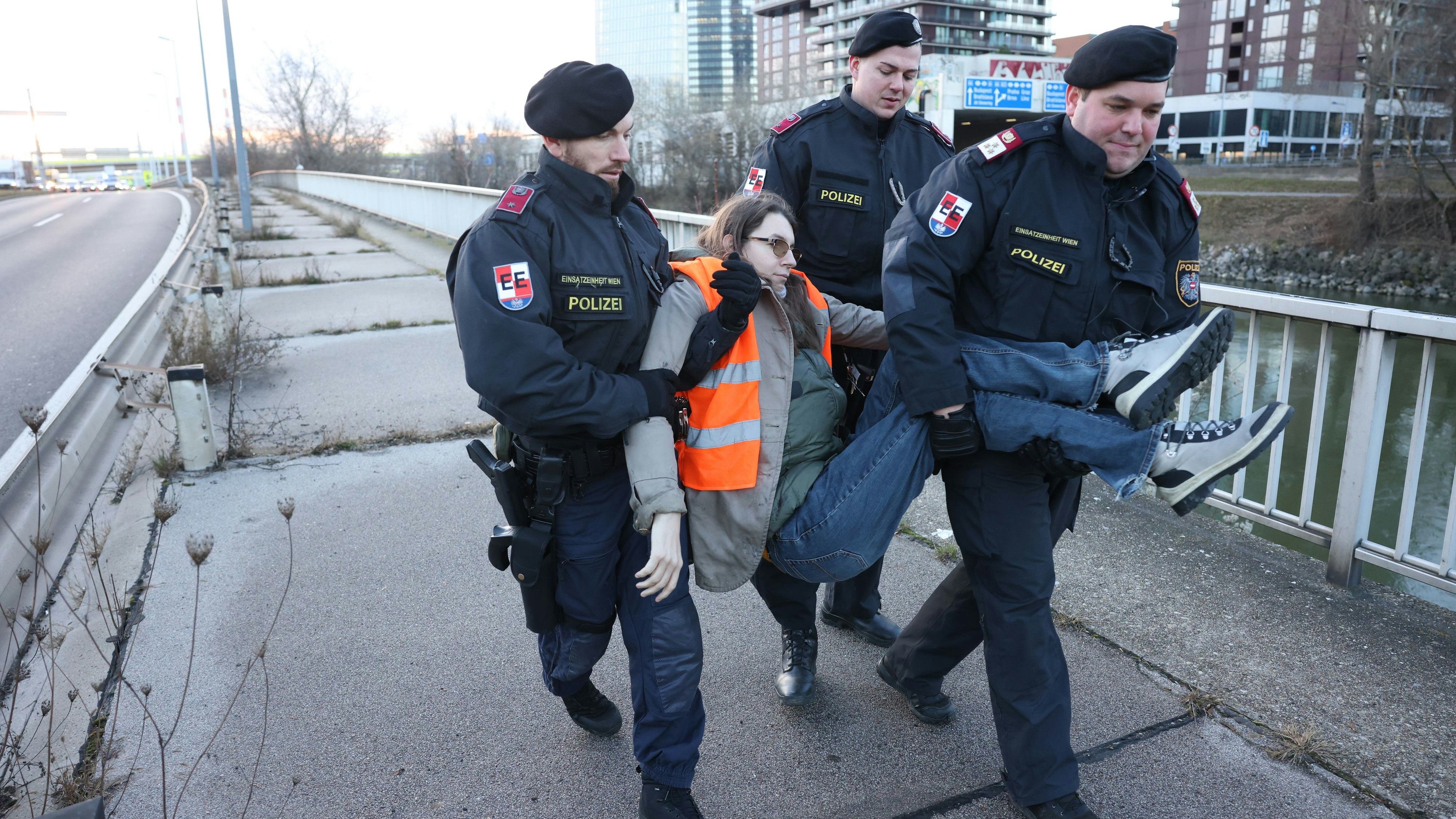 Martha Krumpeck feiert Weihnachten im Gefängnis.