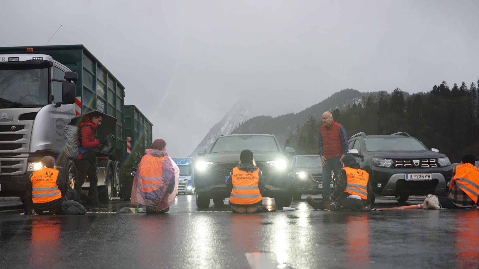 Klima-Kleberin ist nach Blockade ihren Führerschein los