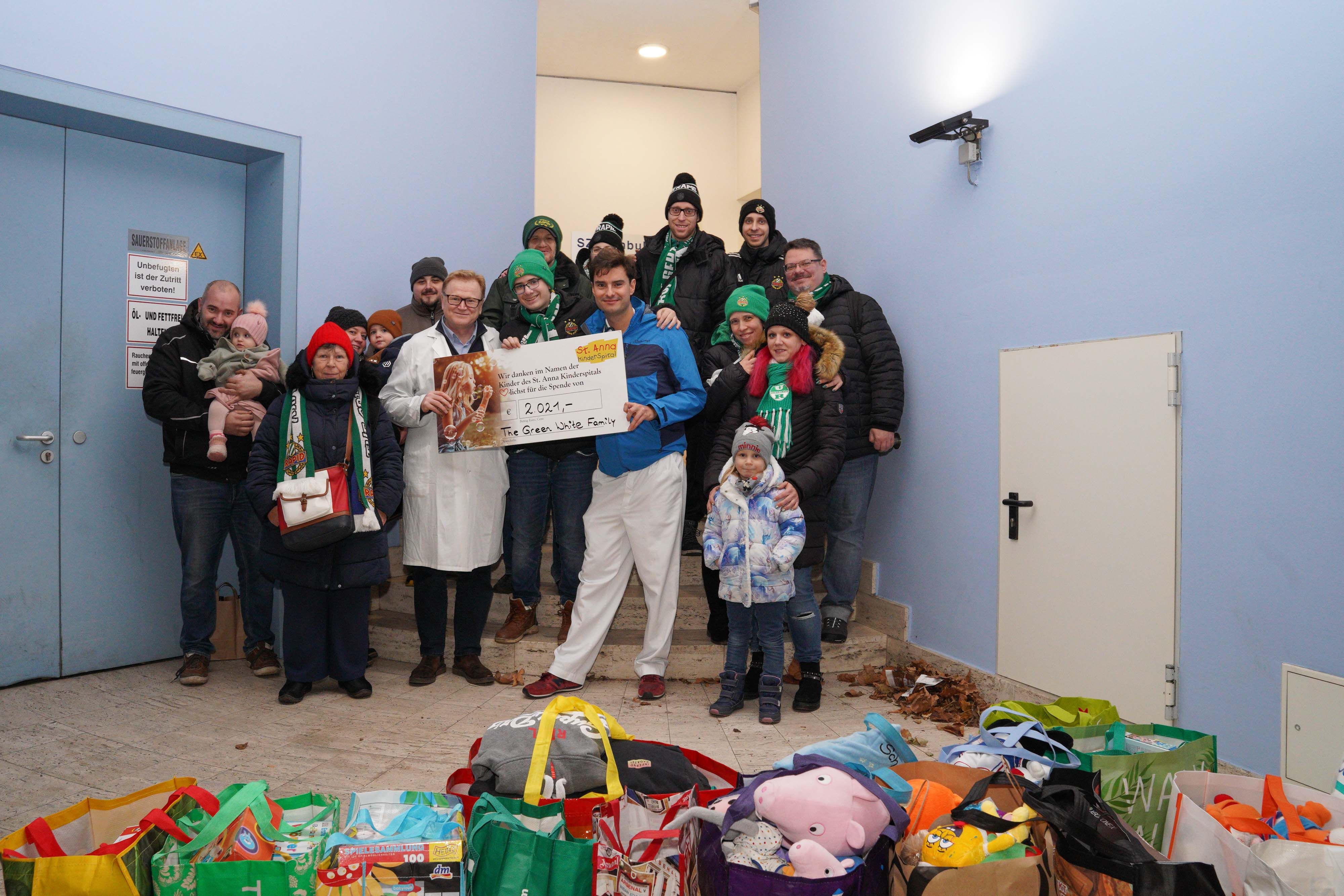 Rapid-Fans spenden an Kinderspital