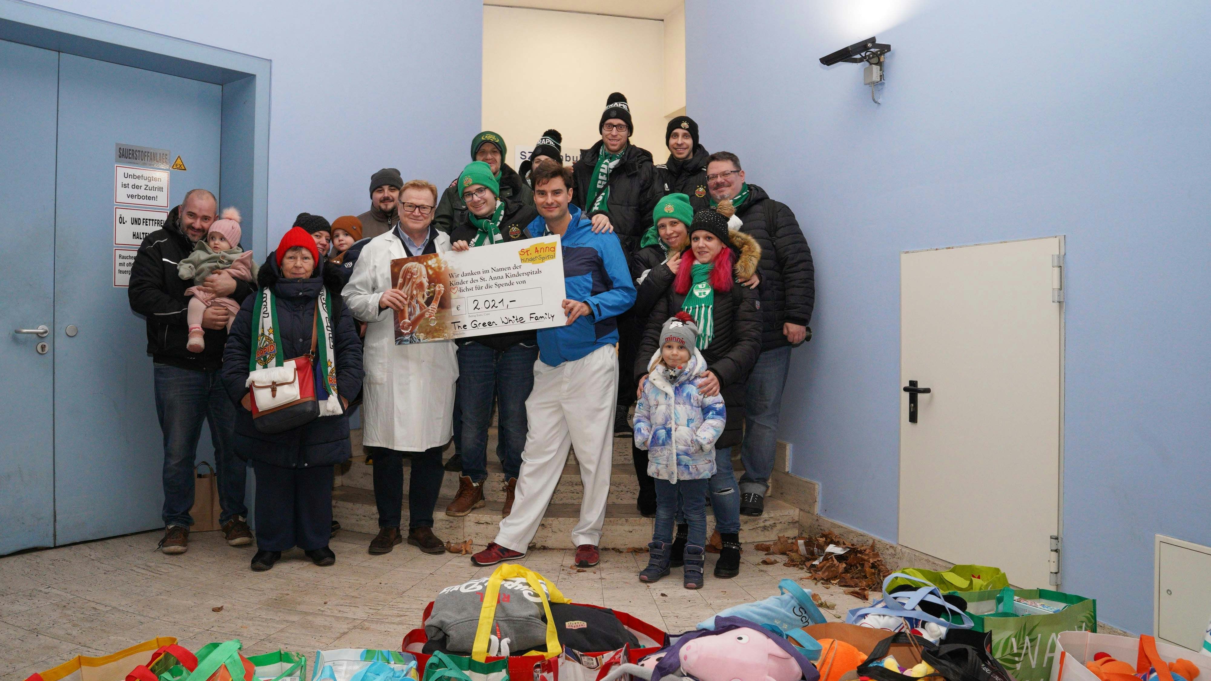 Rapid-Fans spenden an Kinderspital