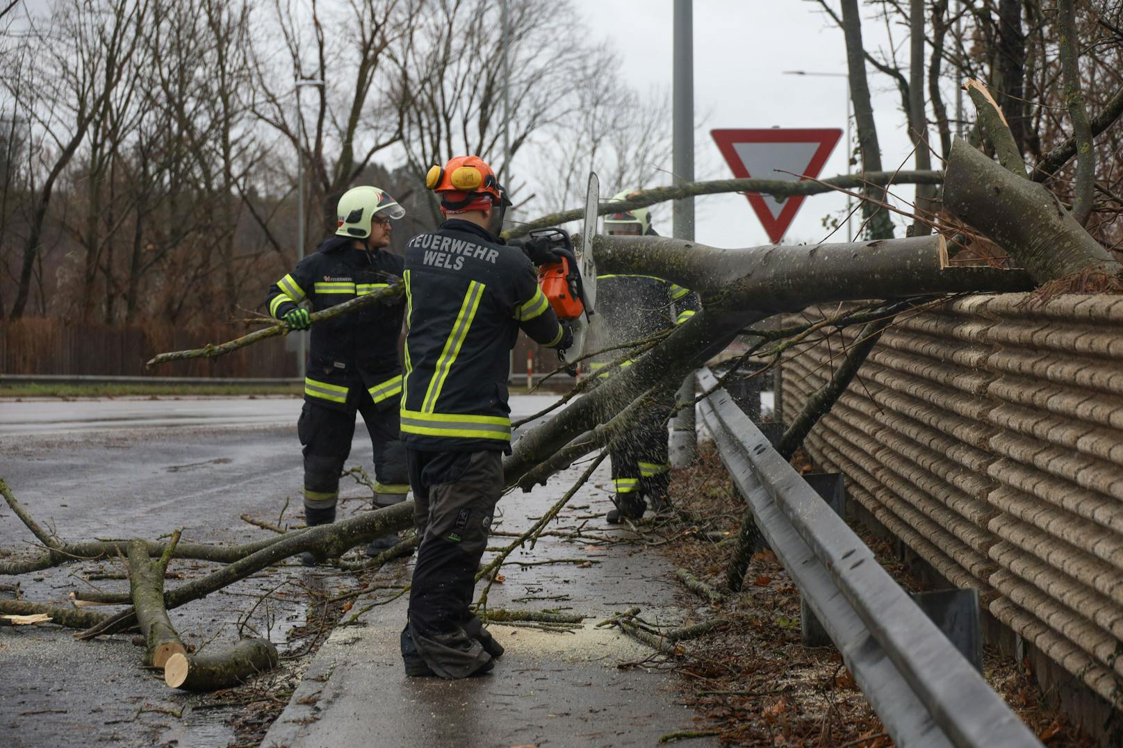 Die Feuerwehr hatte eine schlaflose Nacht. 