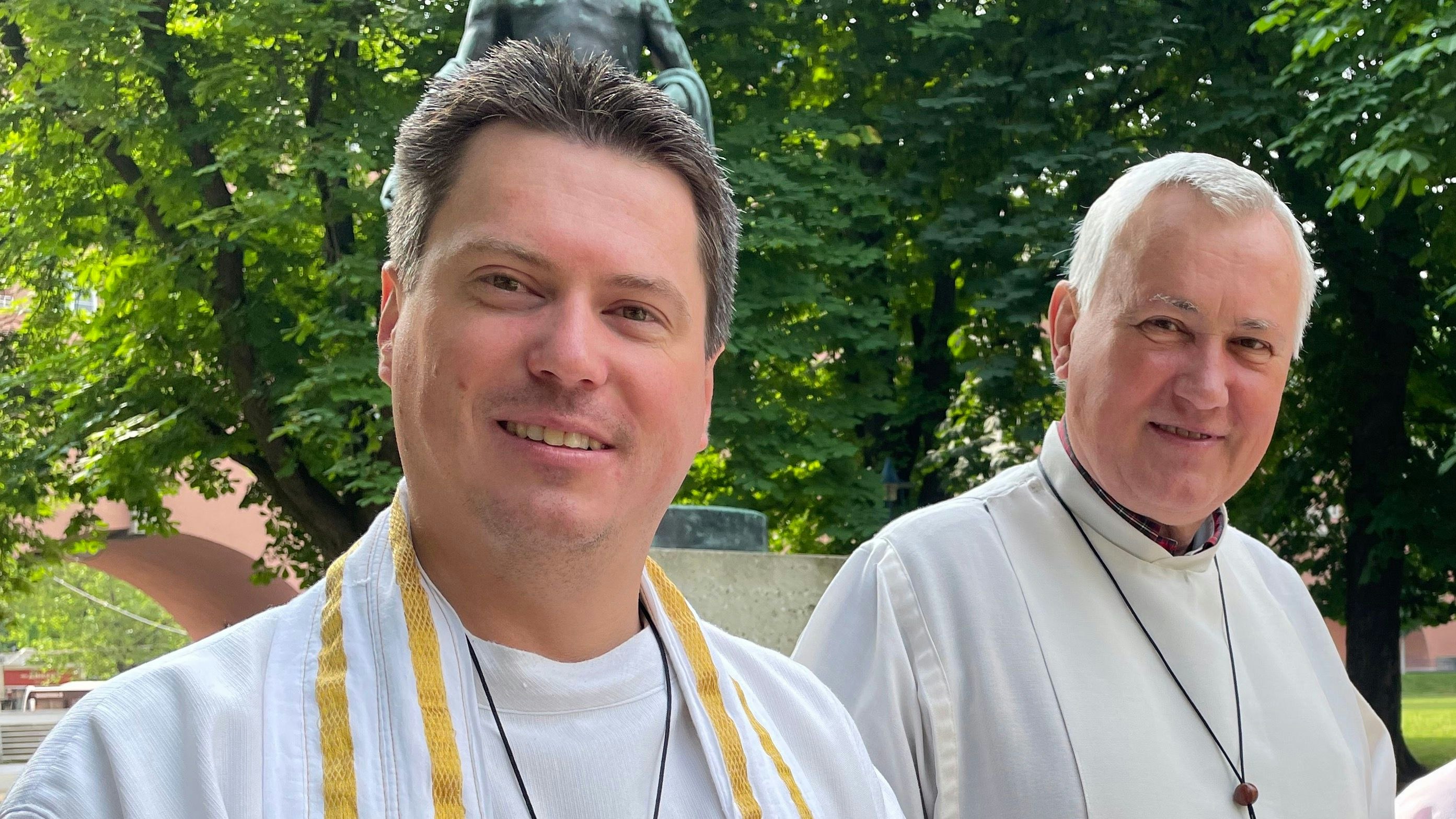 Adam Jurák gemeinsam mit seinem Vater František beim letzten Fronleichnamsfest.