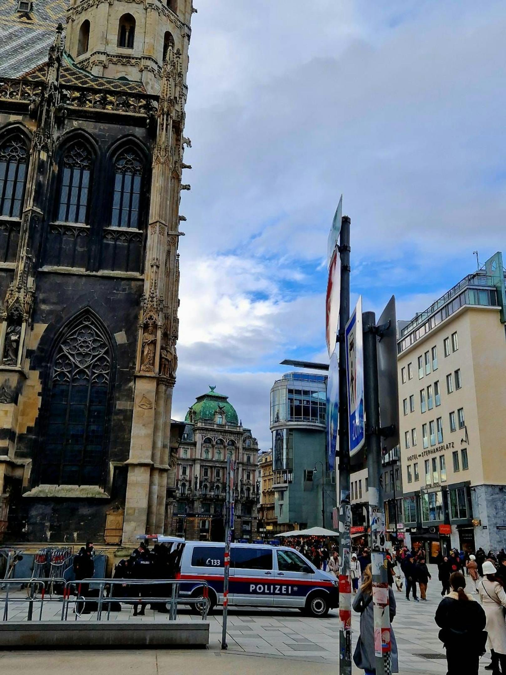 Nach <em>"Heute"</em>-Informationen wurden am Samstag vier Terrorverdächtige in einem Asylheim in der Thaliastraße festgenommen.