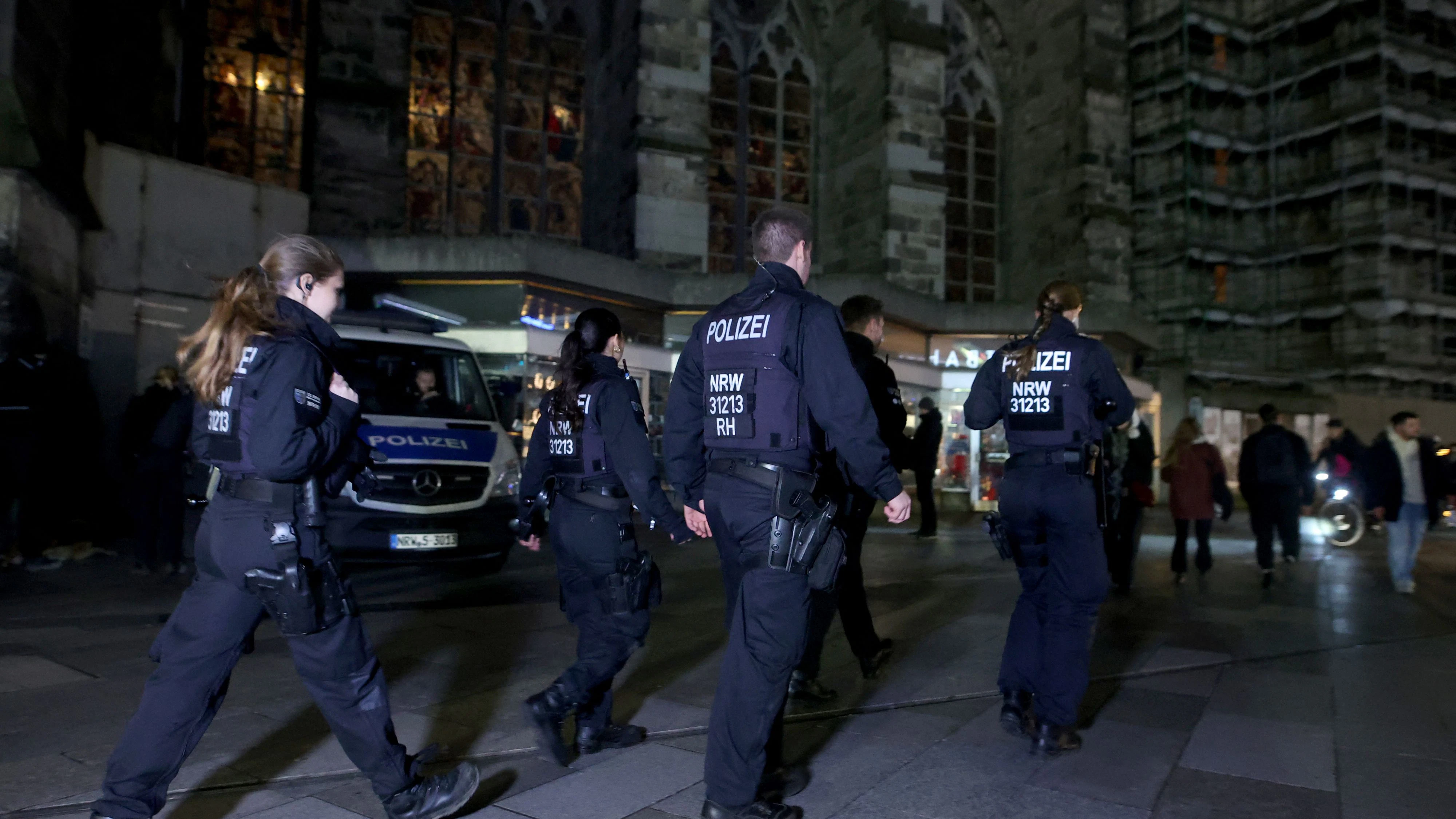 Die Zahl politisch motivierter Straftaten in Deutschland steigt stark an.