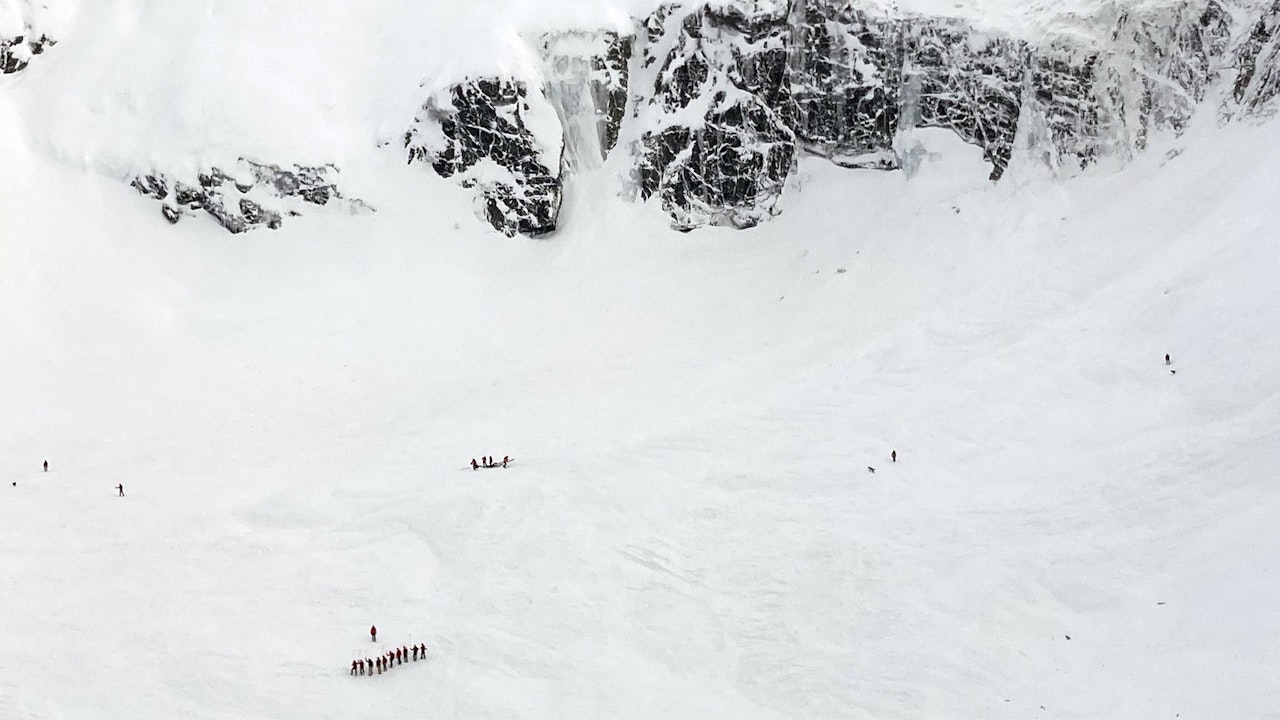 Heute.at - Ski-Spuren in Lawinenkegel – Mann ruft sofort Notruf