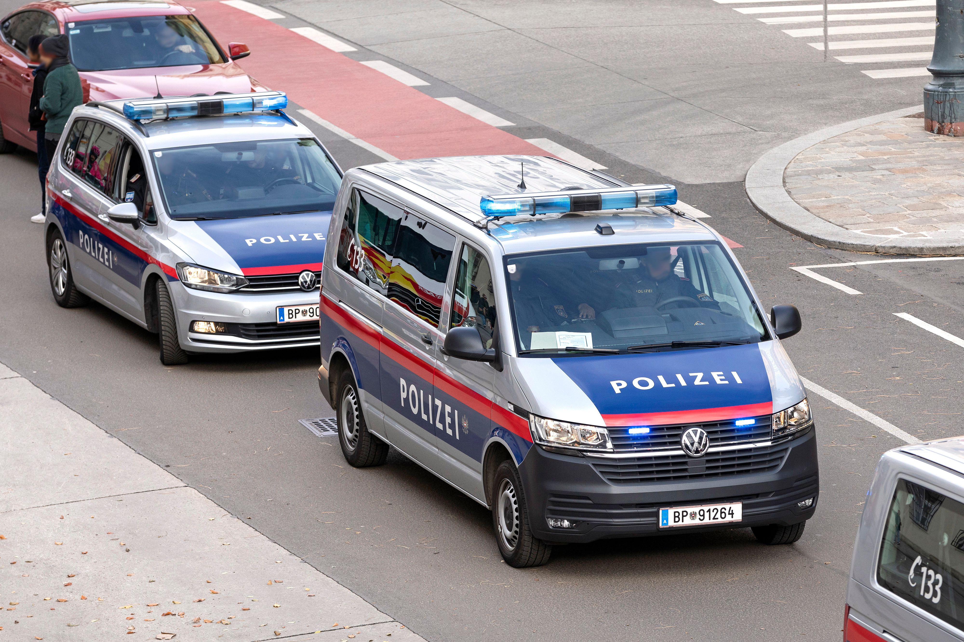 Frau (29) Geht In Wien Mit Messer Auf Polizisten Los – Wien | Heute.at