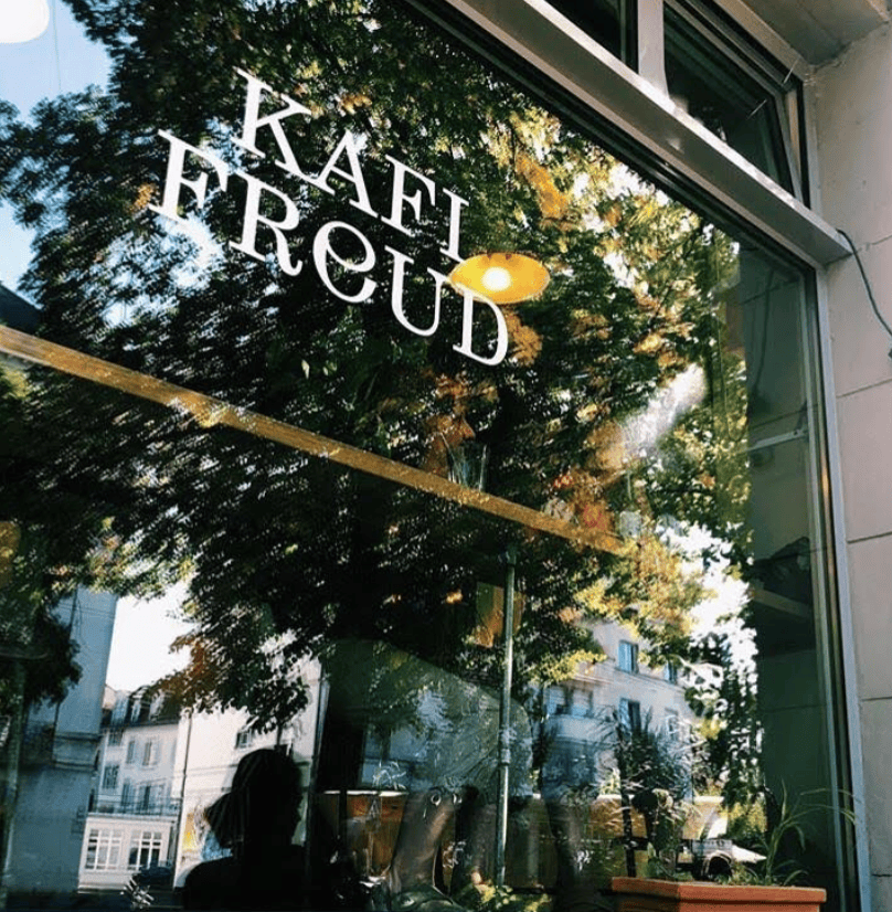 Eine unbekannte Frau bezahlte vor wenigen Tagen während zwei Stunden alle Bestellungen der Gäste.