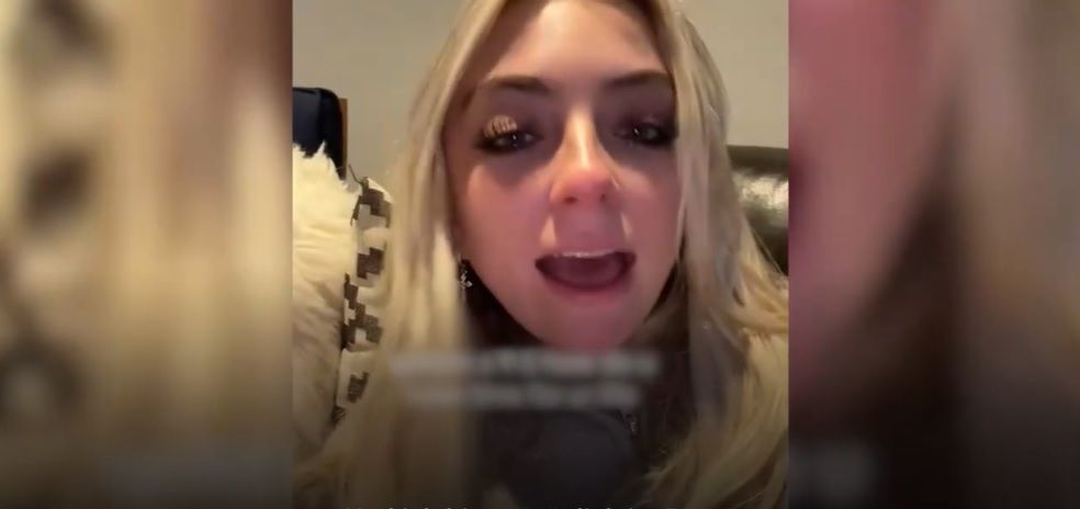 Brielle ist erschöpft von der Arbeit. 