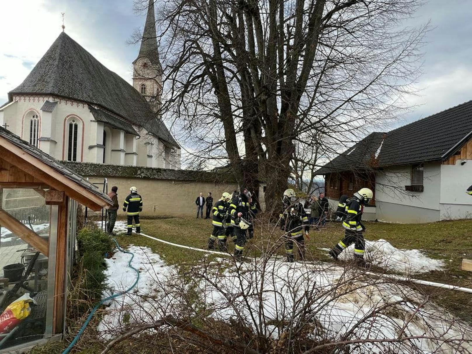 In Eberstein standen mehrere Feuerwehren bei einem Brand im Einsatz.